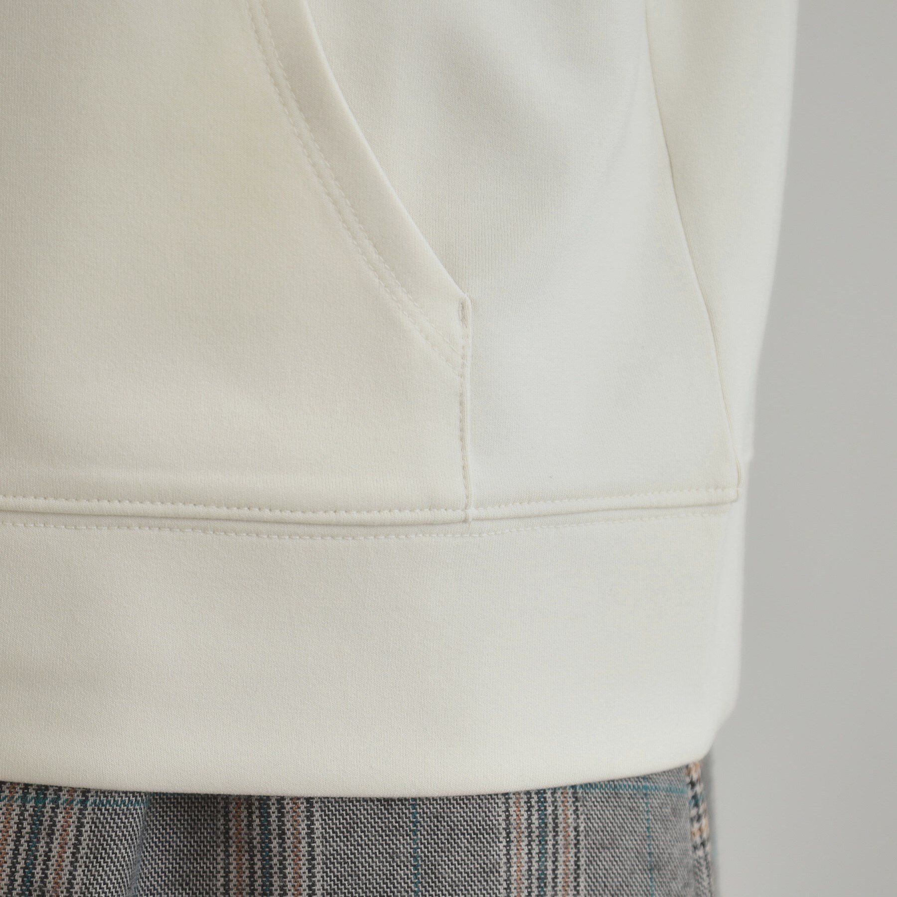 Couture broach「【マシンウォッシャブル・UVケア・大人可愛い】リボン刺繍ダンボールZIPフーディ」|パーカー|