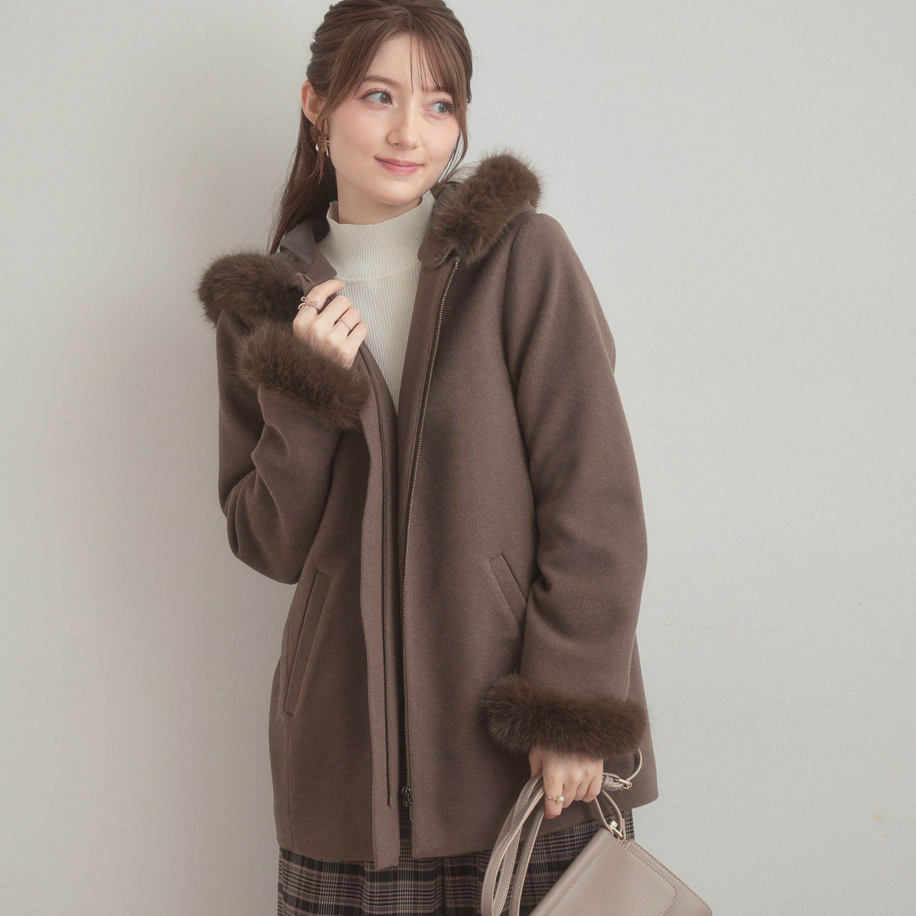 Couture broach「【大人可愛い・フード取り外し可能】フードフェイクファー ハーフ丈コート」|その他|