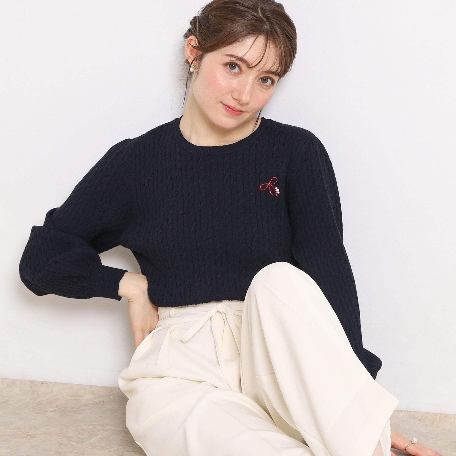 Couture broach「【洗える】リボンエンブロ細ケーブルニット」|ニット・セーター|