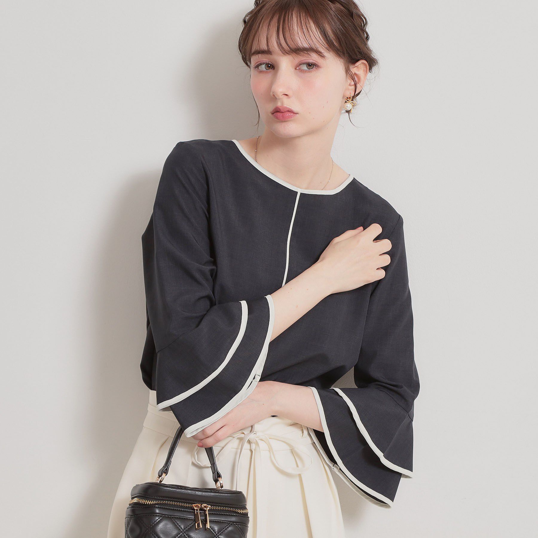 Couture broach「【イージーケア・接触冷感・吸水速乾】配色ラッフルブラウス」|シャツ・ブラウス|