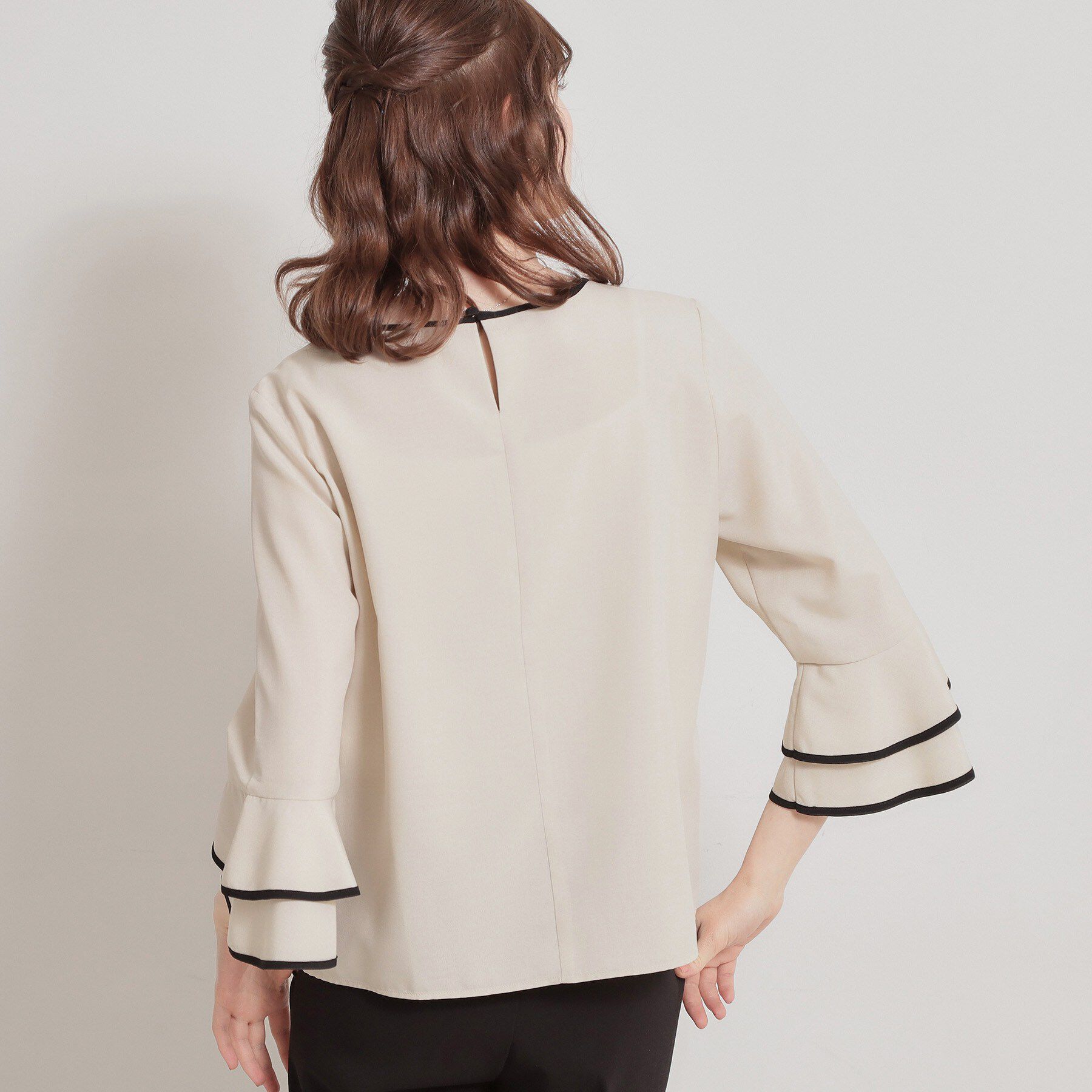 Couture broach「【イージーケア・接触冷感・吸水速乾】配色ラッフルブラウス」|シャツ・ブラウス|