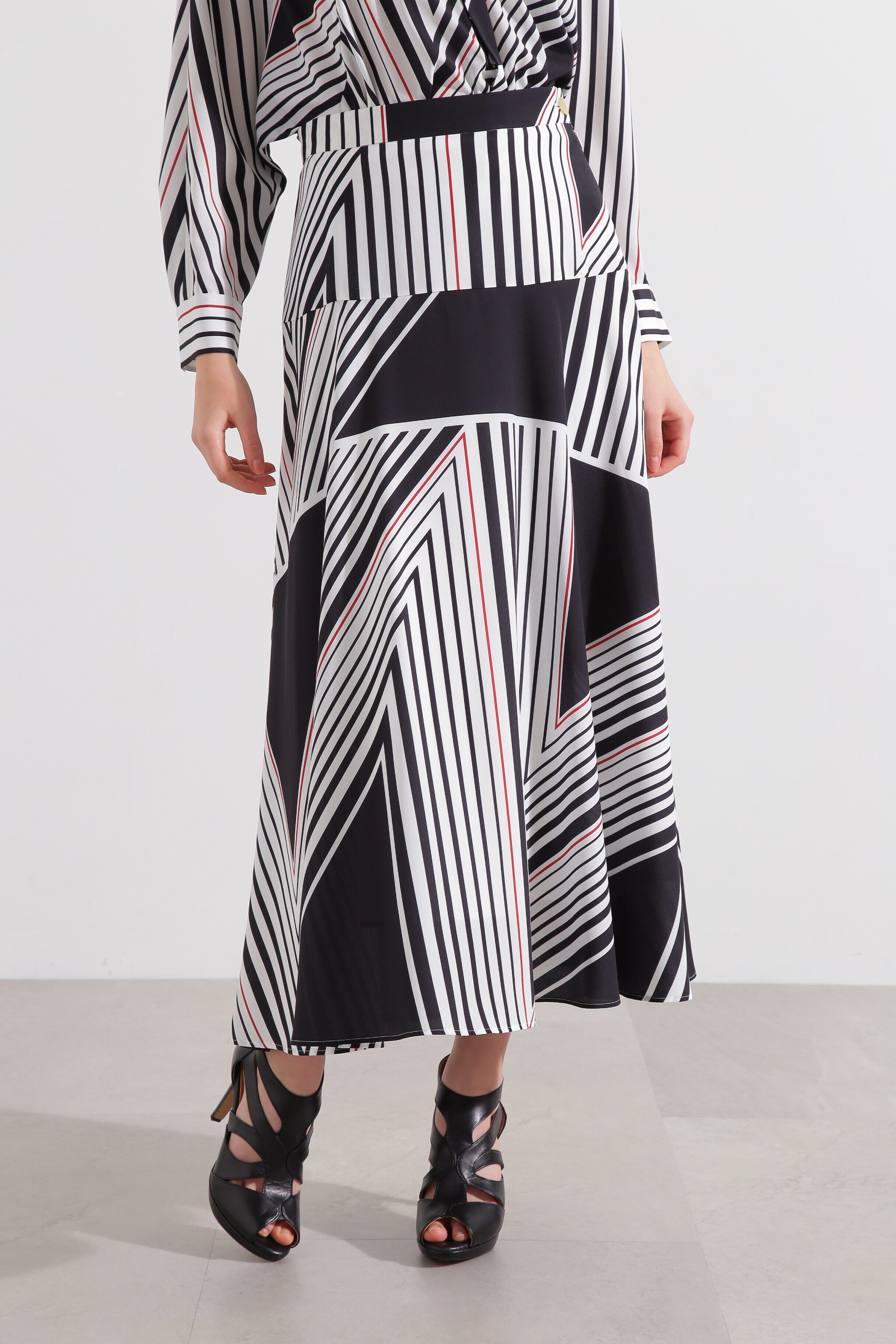  「◆トライアングルボーダープリントスカート」|スカート|ブラック系