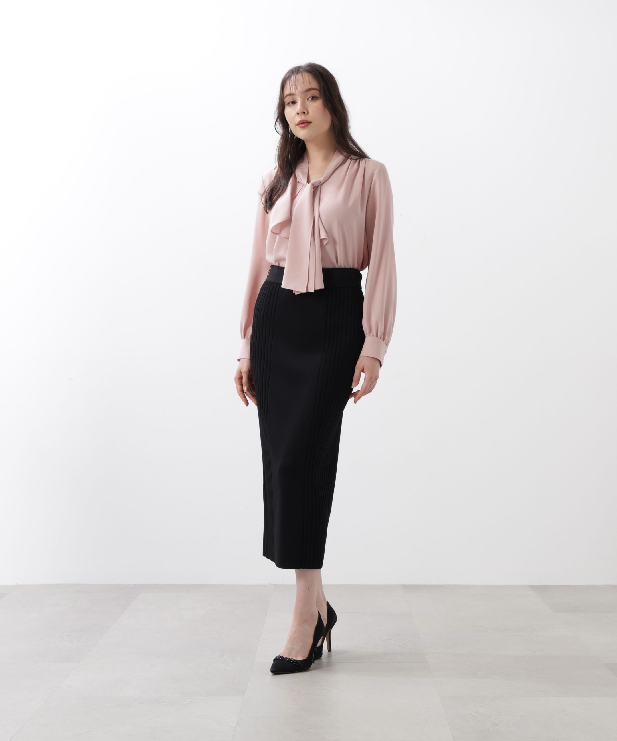  「［WEB/店舗限定カラー］ラッフルアクセントボウタイブラウス」|シャツ・ブラウス|