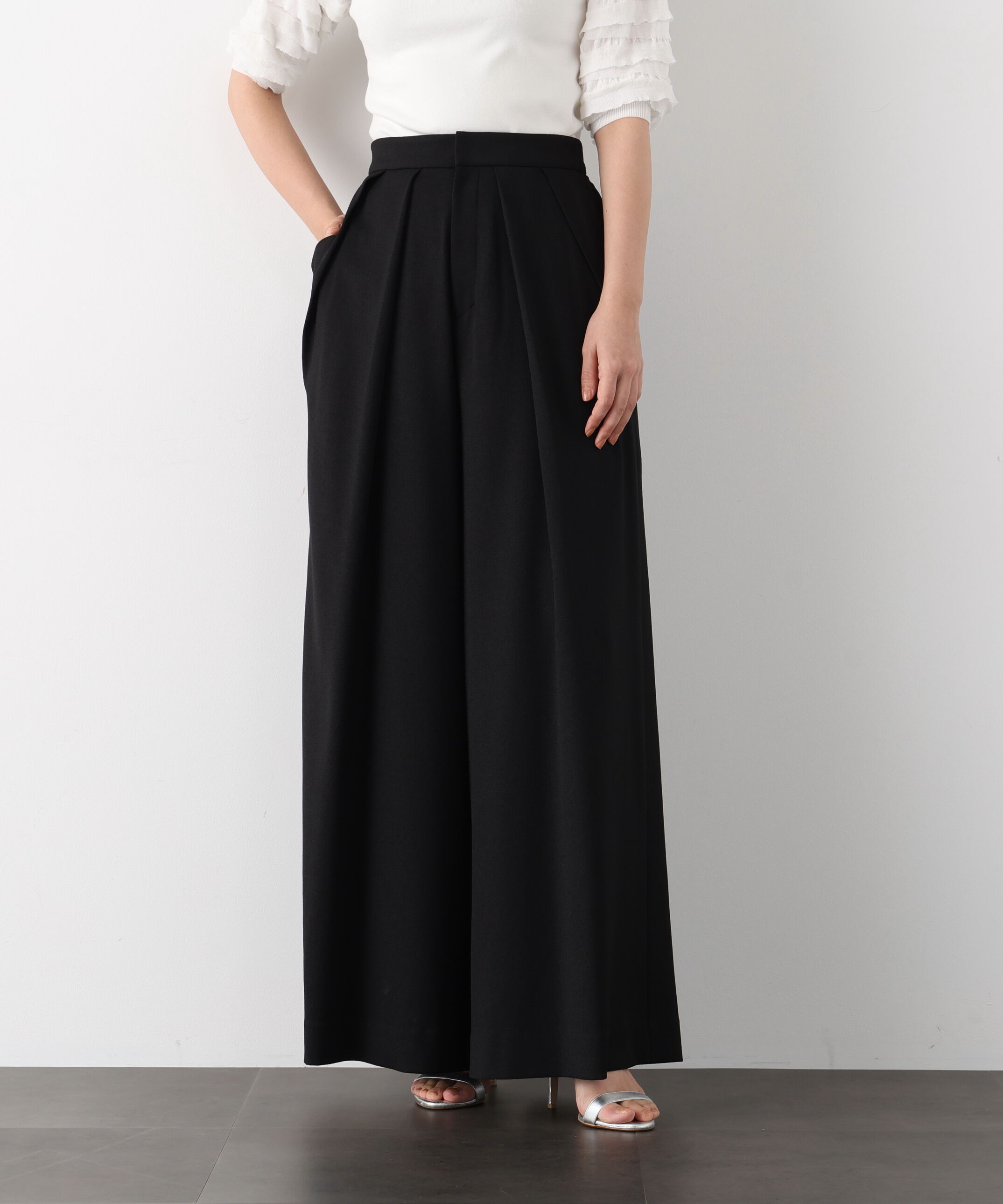  「タックプリーツフレアパンツ」|その他|