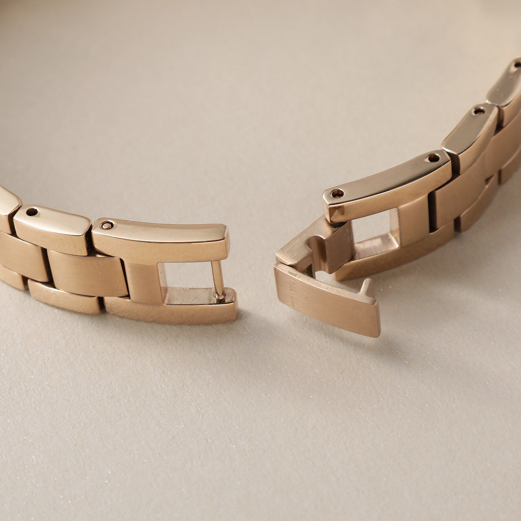 COCOSHNIK「RGスクエアメタルバンド ウォッチ（ベージュ旭光ダイヤモンド）」|腕時計|