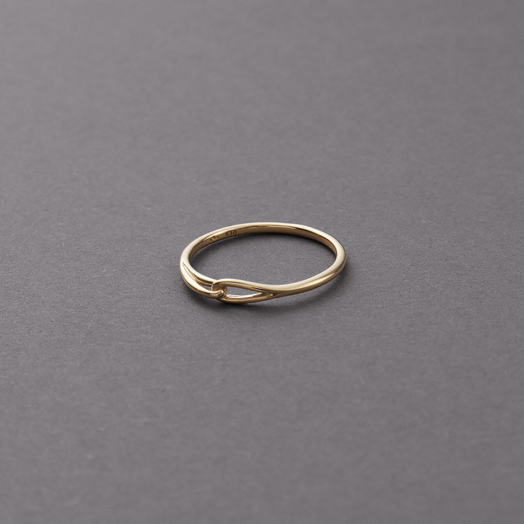 COCOSHNIK ONKITSCH「K10スキニーリング デュアルフック」|リング|イエローゴールド(1