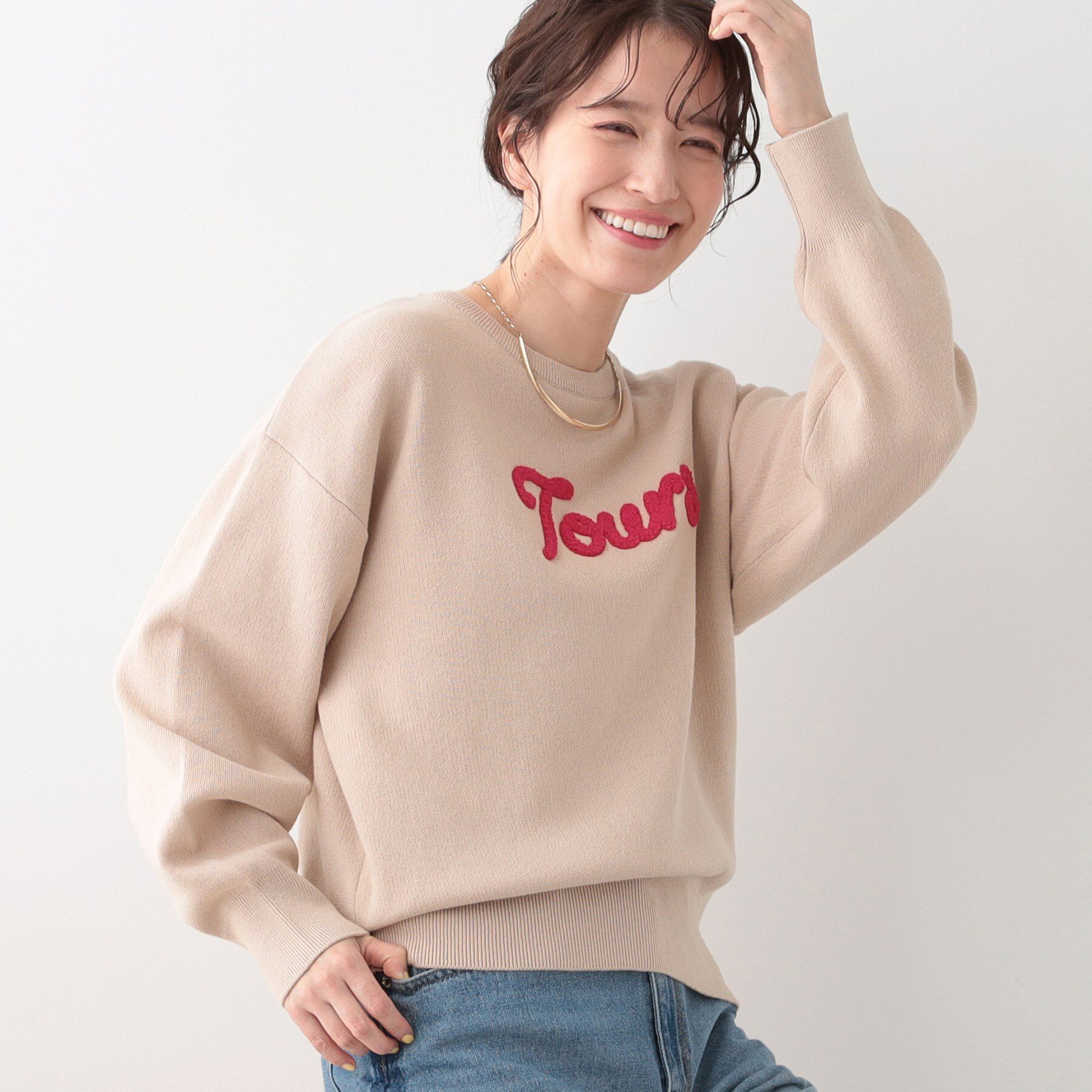 SHOO･LA･RUE「【洗える/S-LL/ちくちくしにくい】大人のための ロゴ入りスウェットライクニット」|ニット・セーター|ベージュ(052)