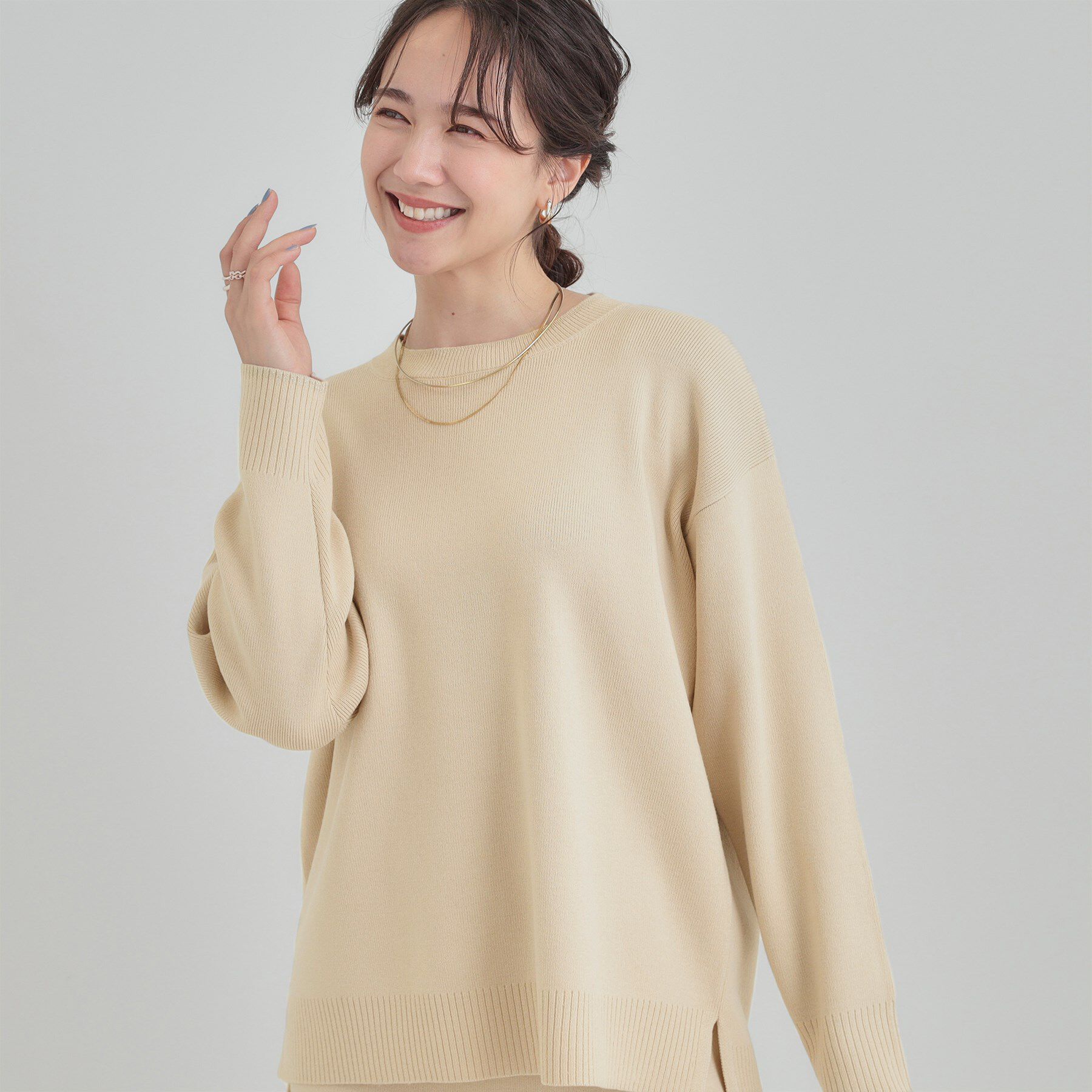 SHOO･LA･RUE「【洗濯機可/セットアップ可/毛玉になりにくい】さりげないラメ使いで差をつける クルーネックニット」|ニット・セーター|ライトベージュ(05