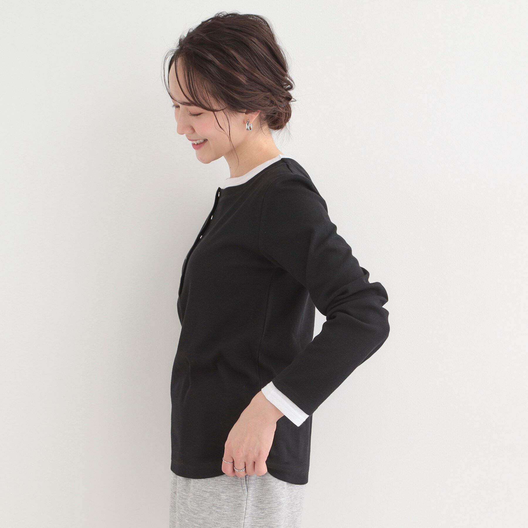 SHOO･LA･RUE「【洗濯機可/S-LL】1枚でサマ見え レイヤード風配色 ヘンリーネックロンT」|Tシャツ・カットソー|