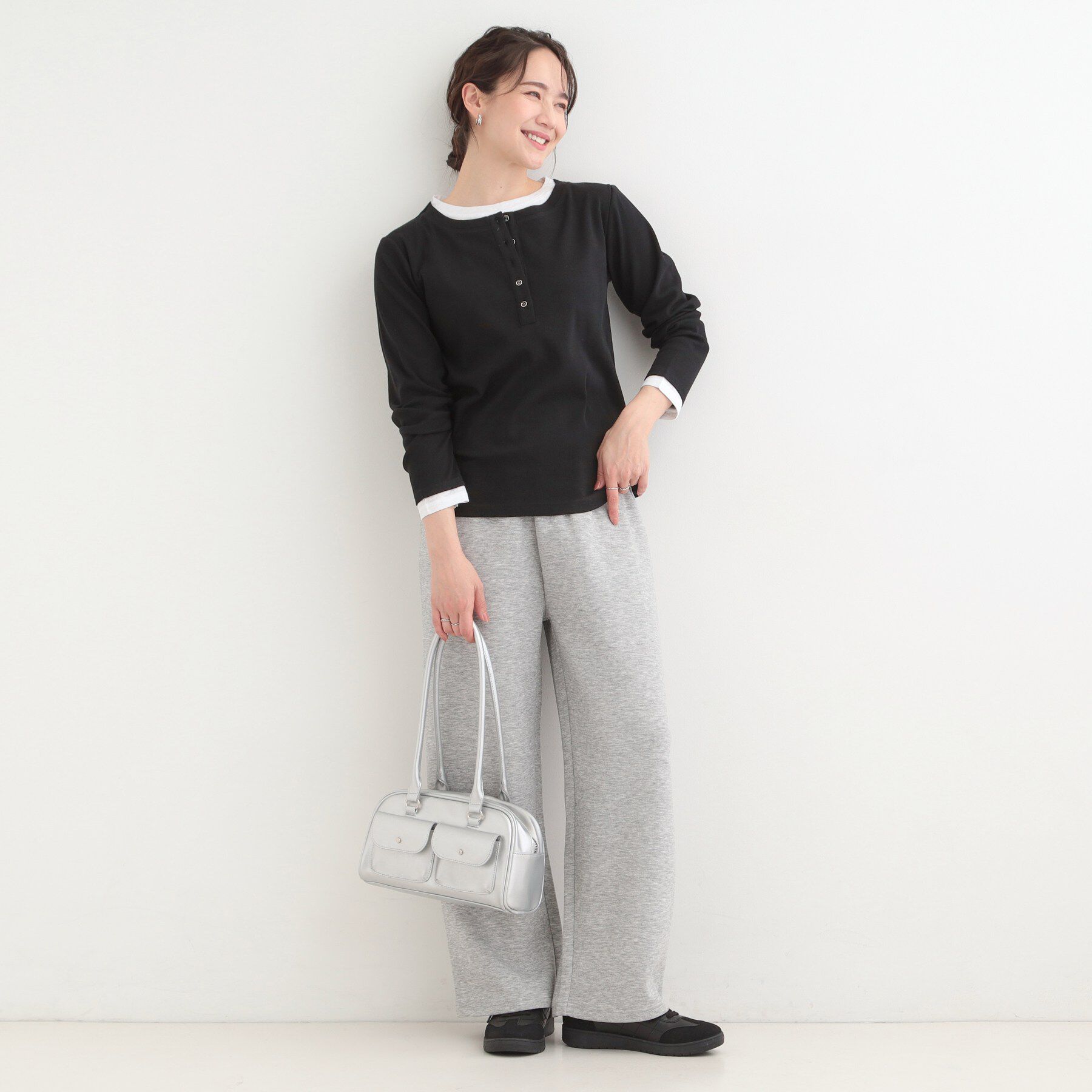 SHOO･LA･RUE「【洗濯機可/S-LL】1枚でサマ見え レイヤード風配色 ヘンリーネックロンT」|Tシャツ・カットソー|