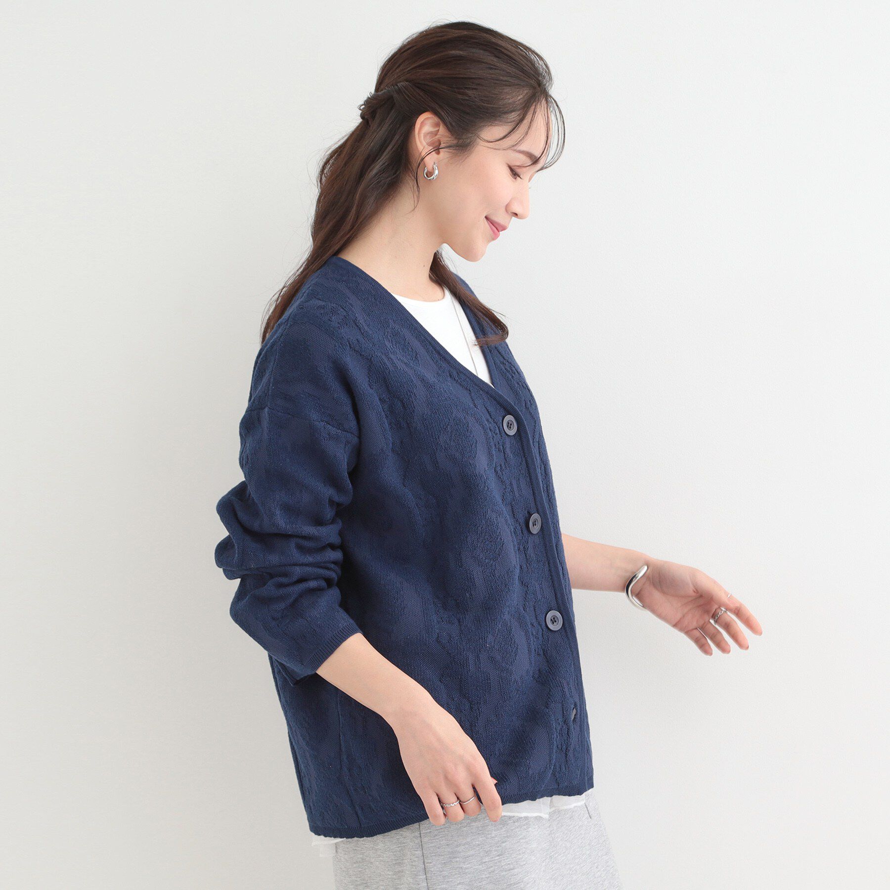 SHOO･LA･RUE「【洗濯機可/S-LL】幾何柄風デザインがアクセント ゆるVネックカーディガン」|カーディガン|