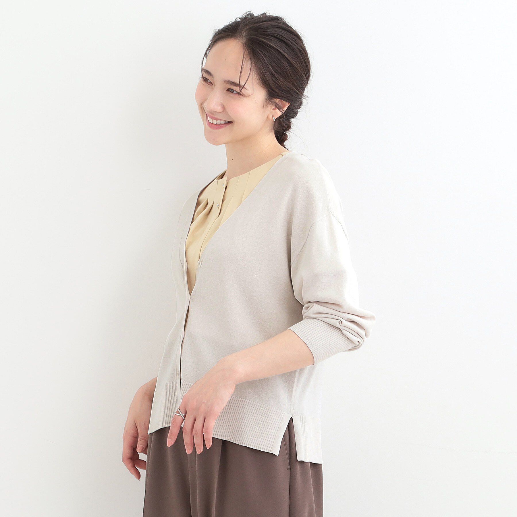 SHOO･LA･RUE「【洗濯機可/ひんやり/UV】さらっとしたタッチが心地よい ショート丈Vカーディガン」|カーディガン|