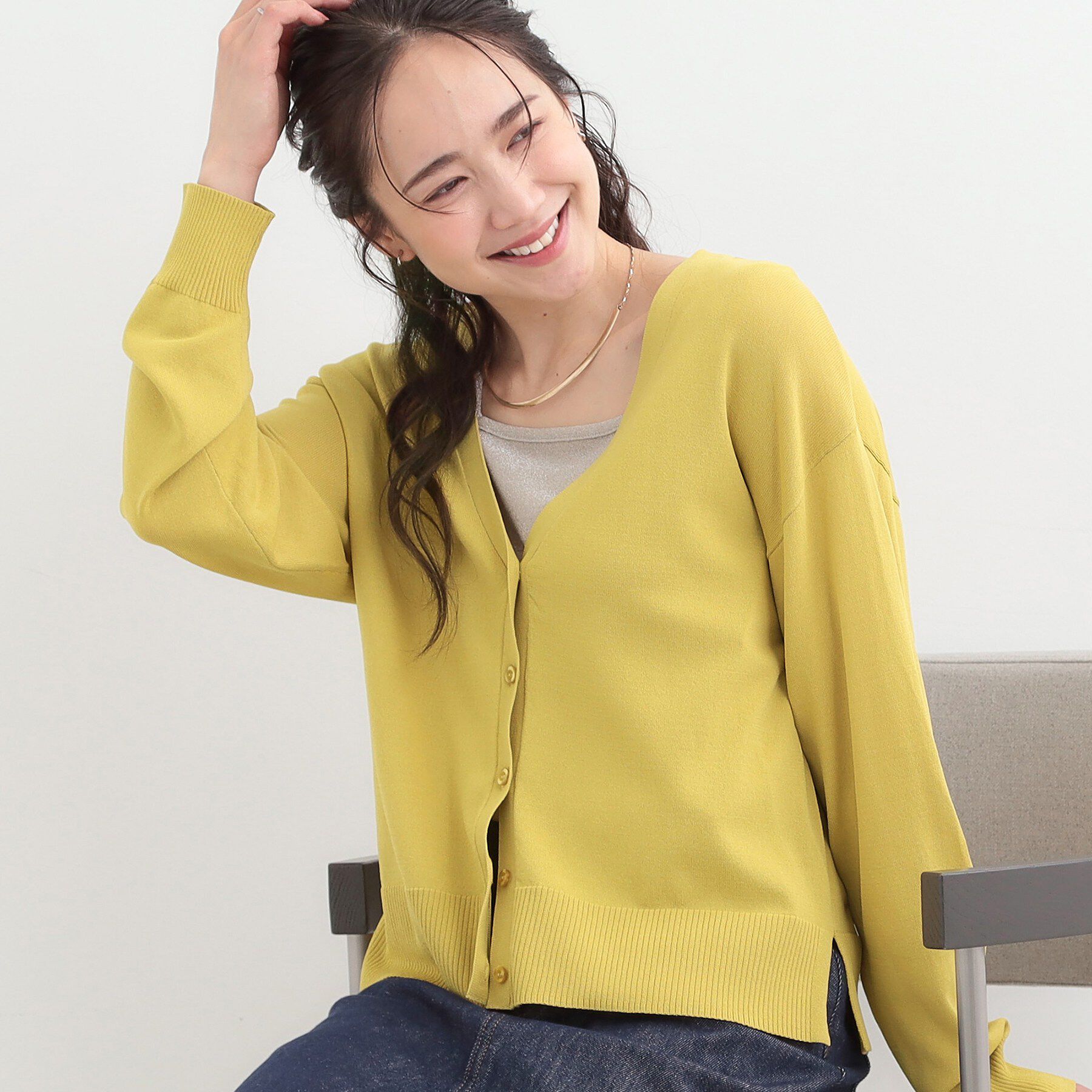 SHOO･LA･RUE「【洗濯機可/ひんやり/UV】さらっとしたタッチが心地よい ショート丈Vカーディガン」|カーディガン|マスタード(033)