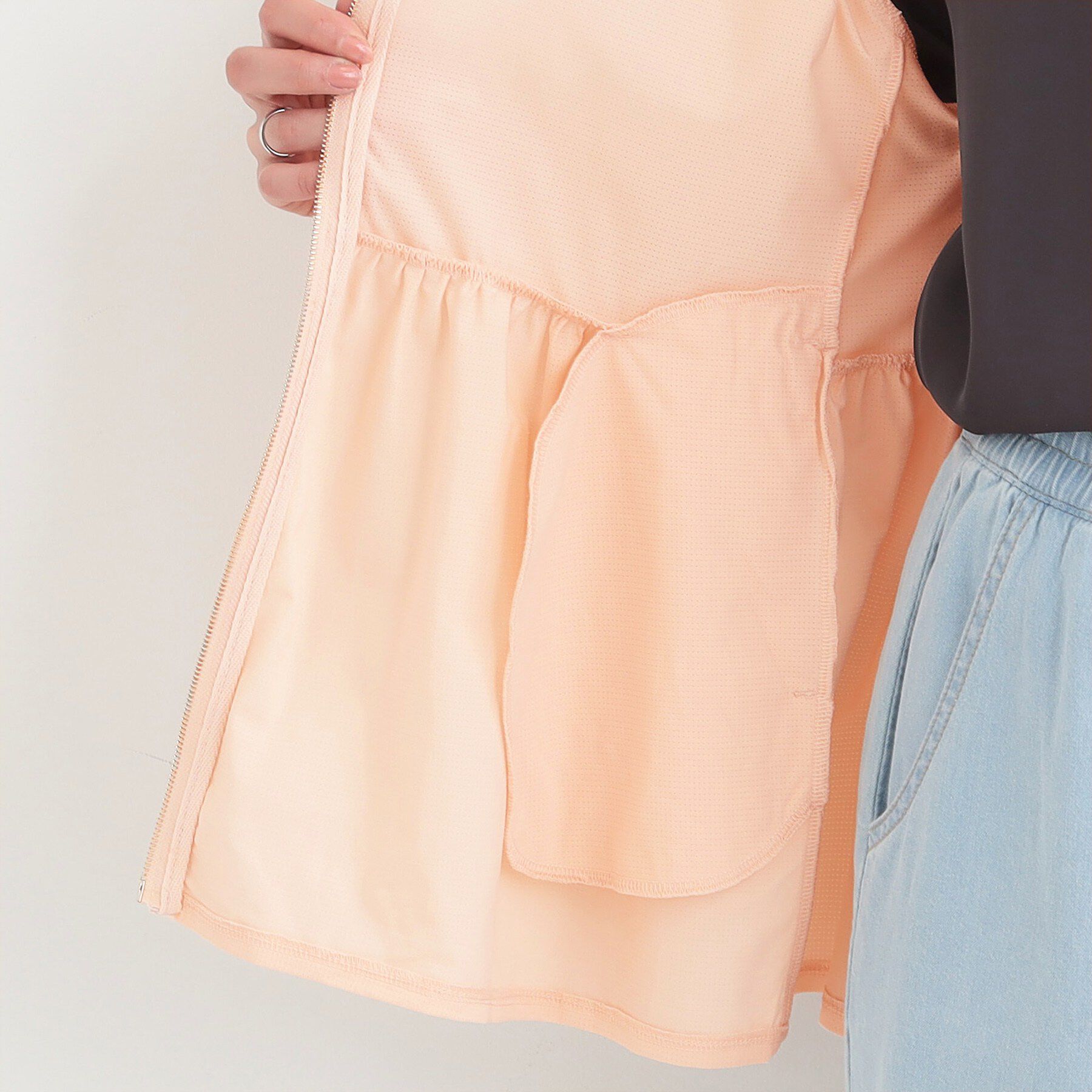 SHOO･LA･RUE「【UV/ひんやり/S-LL/体型カバー】女性らしさ溢れるペプラムデザイン メタルジップパーカー」|ブルゾン・スタジャン|