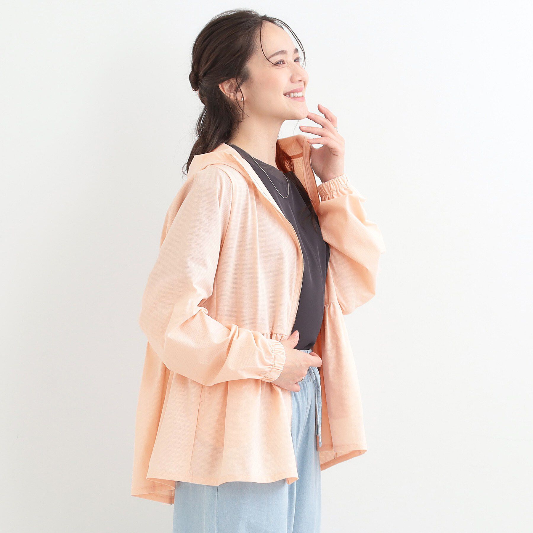 SHOO･LA･RUE「【UV/ひんやり/S-LL/体型カバー】女性らしさ溢れるペプラムデザイン メタルジップパーカー」|ブルゾン・スタジャン|