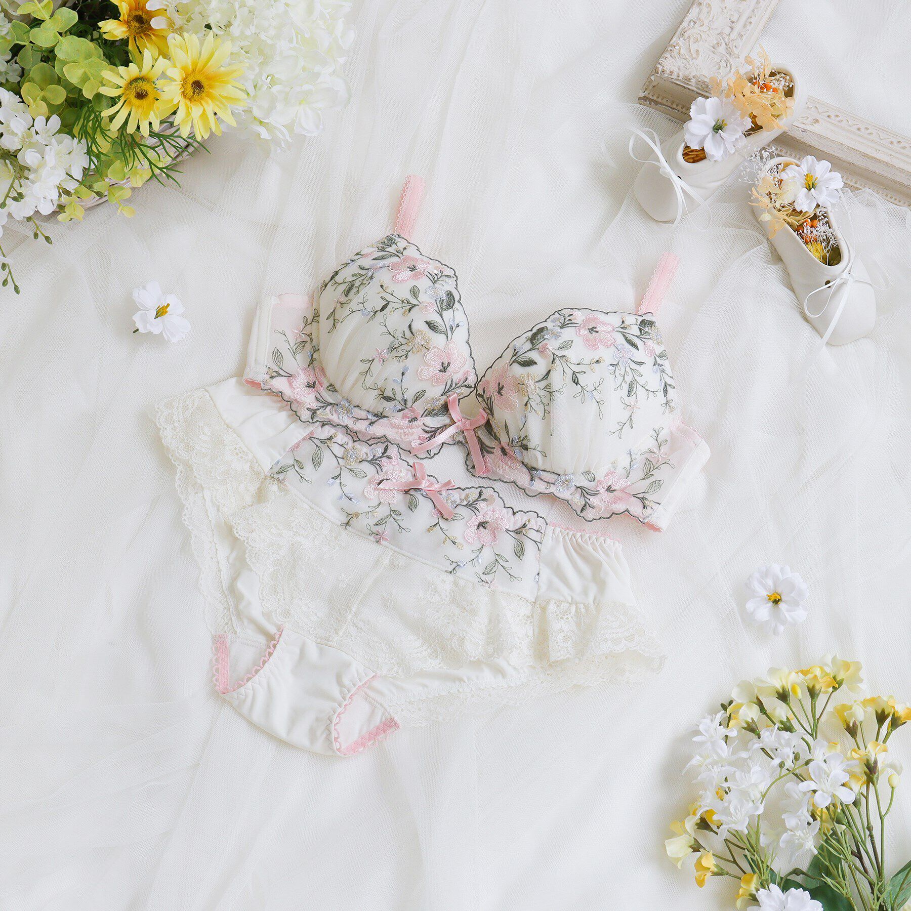 Risa Magli「シェンナ ブラジャー（B-D）＜リサマリ ミラクル谷間ブラ＞」|インナー|