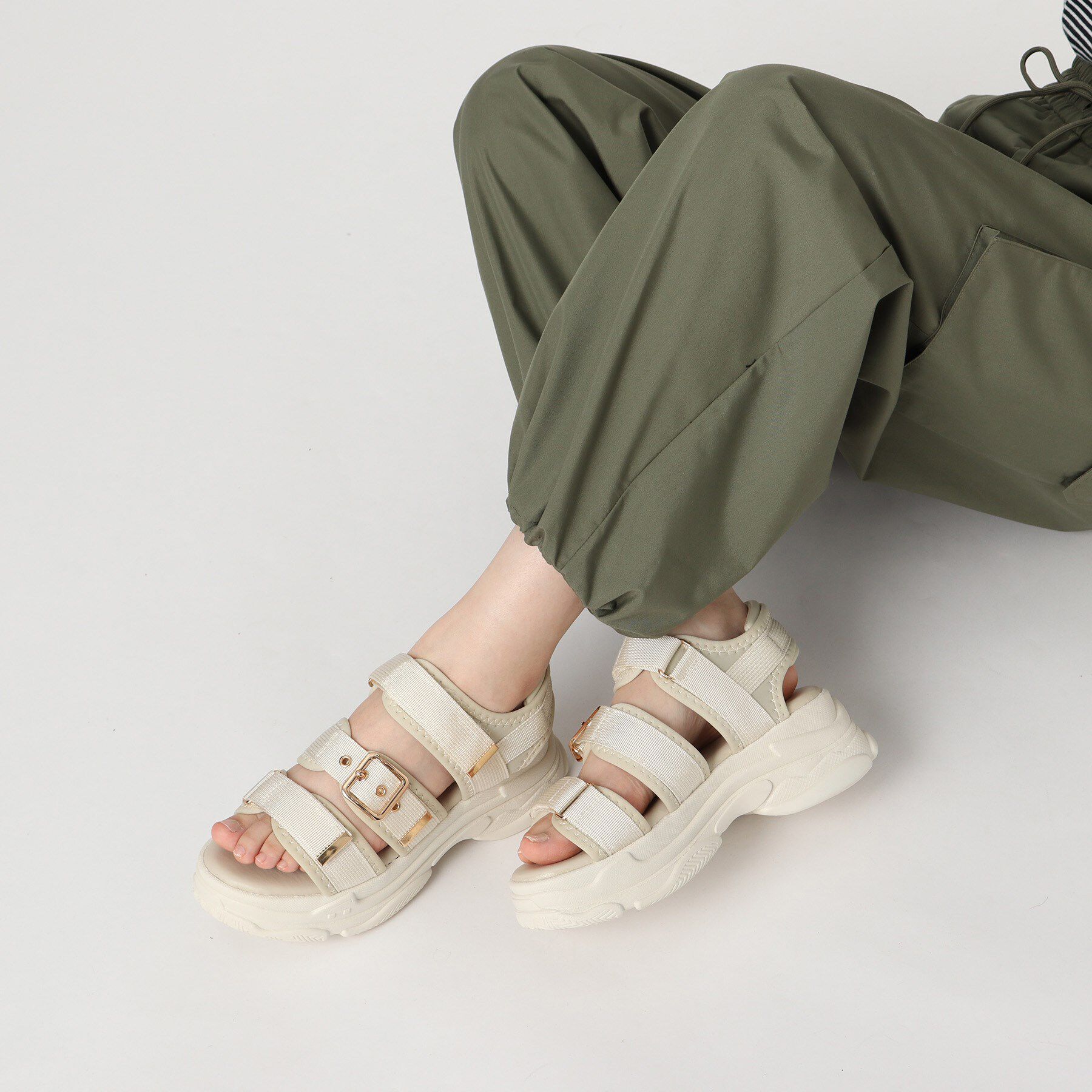 csT&P「軽量厚底ソール ゴールドベルトスポーツサンダル」|サンダル|