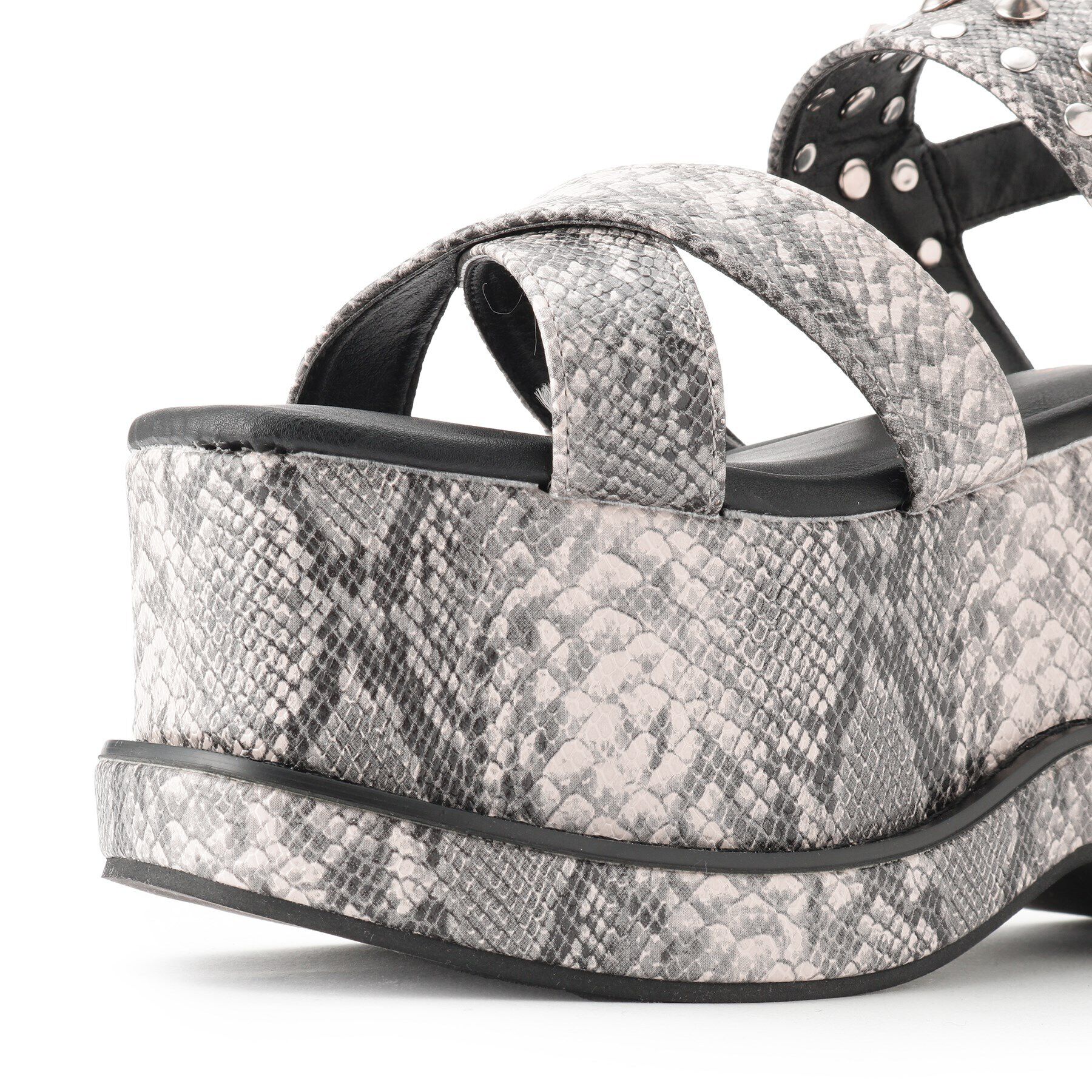 csT&P「厚底スタッズ付きサンダル」|サンダル|