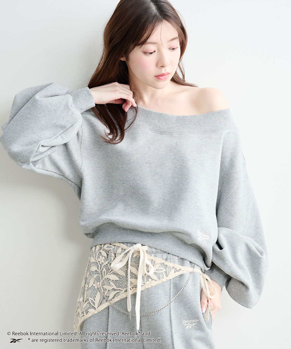 COCO DEAL「《COCO DEAL/Reebok》ボリュームスリーブオフショルスウェット」|スウェット・ジャージ|