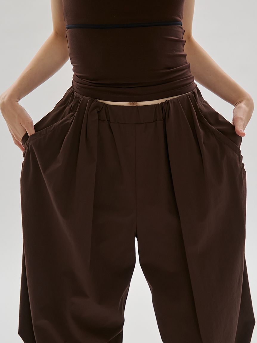 emmi atelier「eco ボリュームパラシュートパンツ/撥水/UVカット/接触冷感」|チノ|