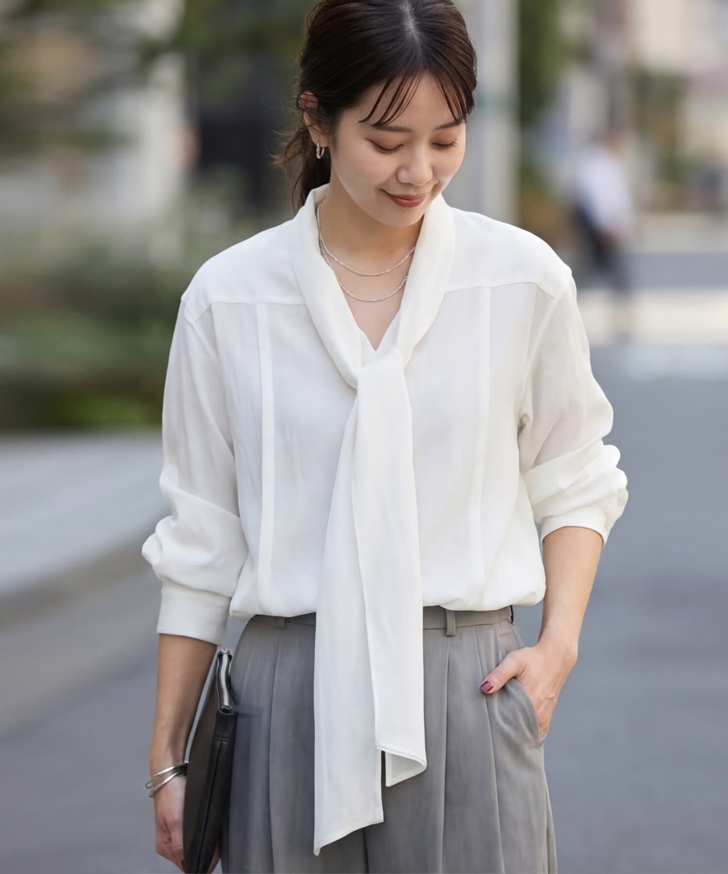 STYLE DELI「【LUXE】ニュアンス生地のタックボウタイブラウス」|シャツ・ブラウス|ホワイト