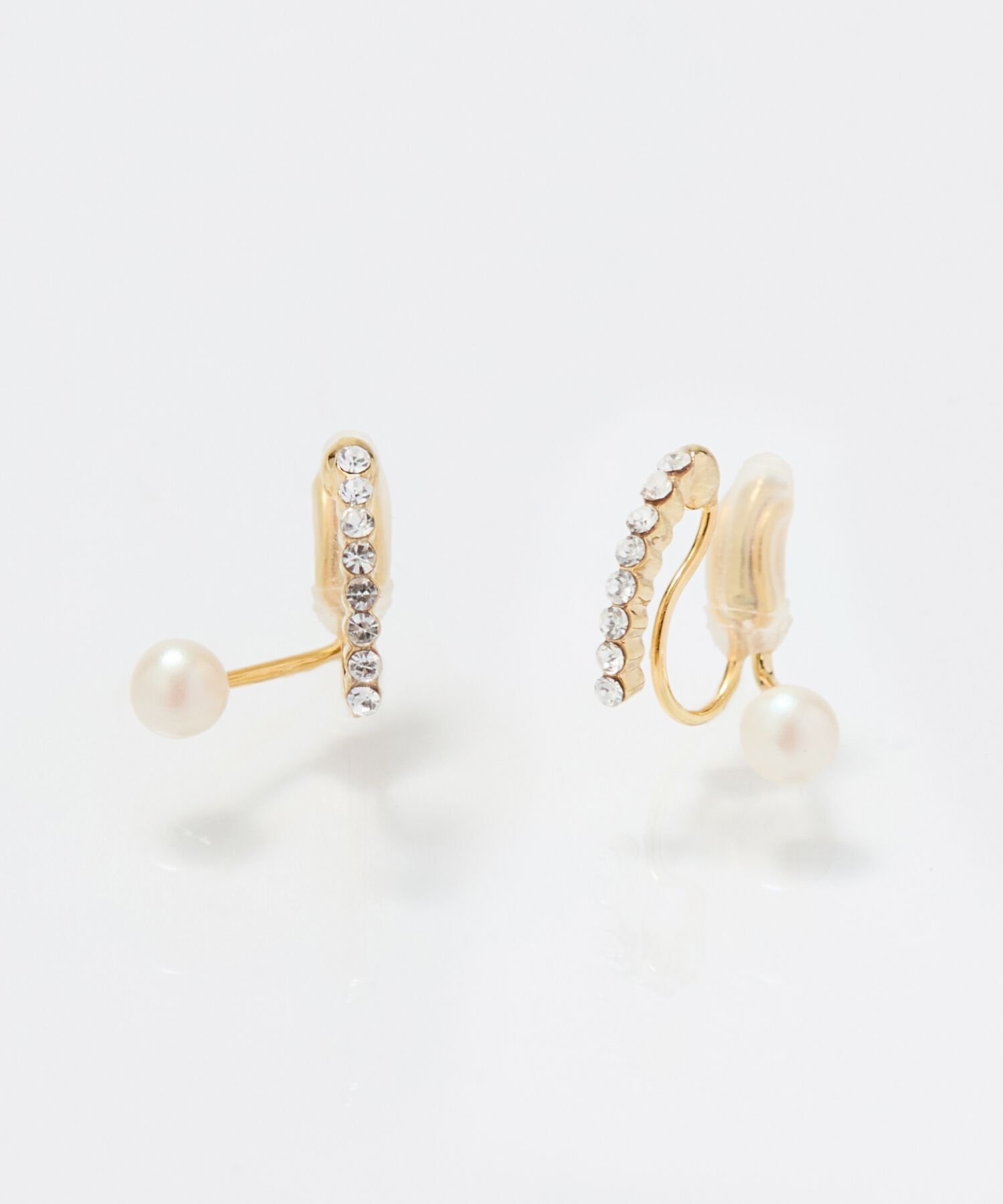 Phoebe「【痛くないシリーズ】ラインストーンパールフロートライトフィットイヤリング　ゴールド」|イヤリング|