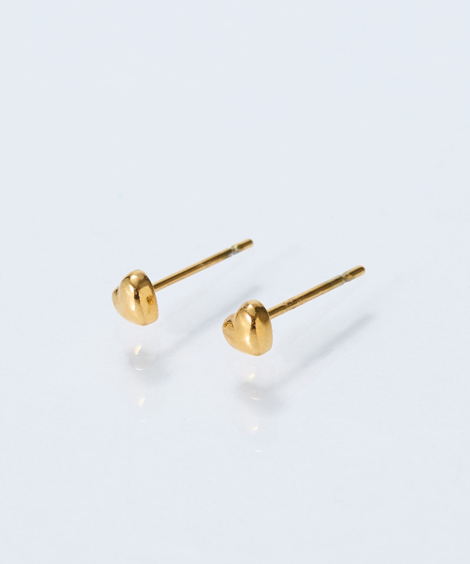 Phoebe「【金属アレルギー対応】パフィーハートピアス　ゴールド/サージカルステンレス」|ピアス|