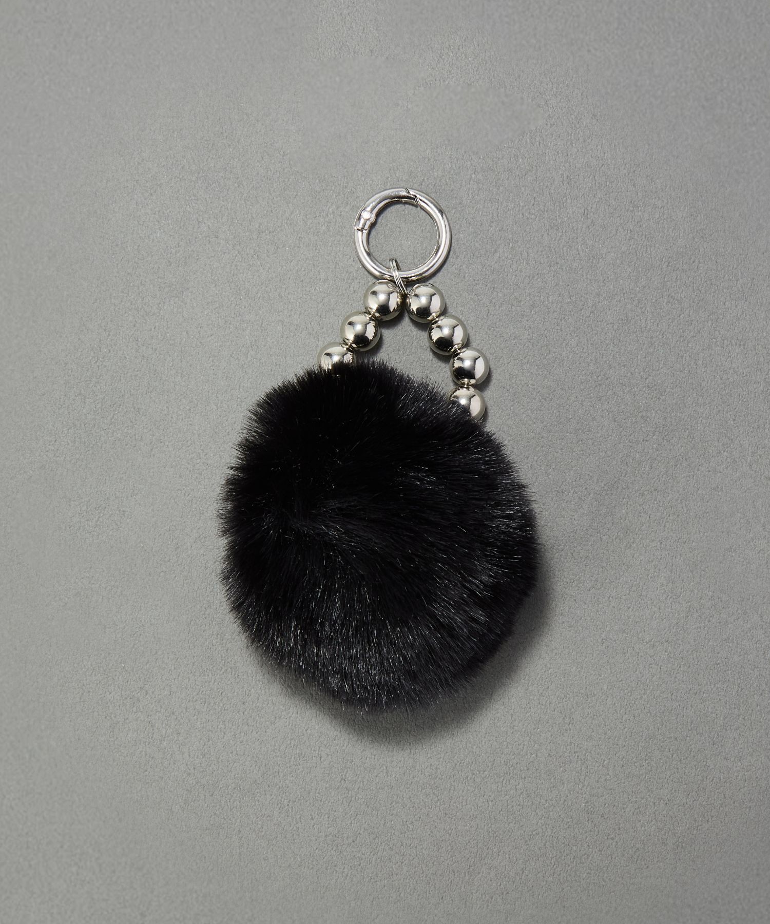 Phoebe「メタルボールファーバッグチャーム　ブラック」|チャーム・キーホルダー|ブラック