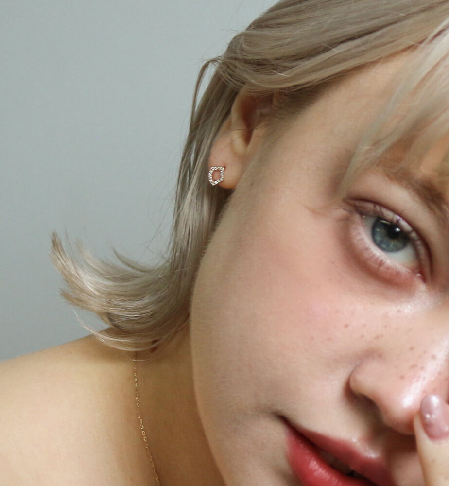  「ダイヤモンド ピアス | K10YG〈プラリネ〉〈世界最小〉」|ピアス|