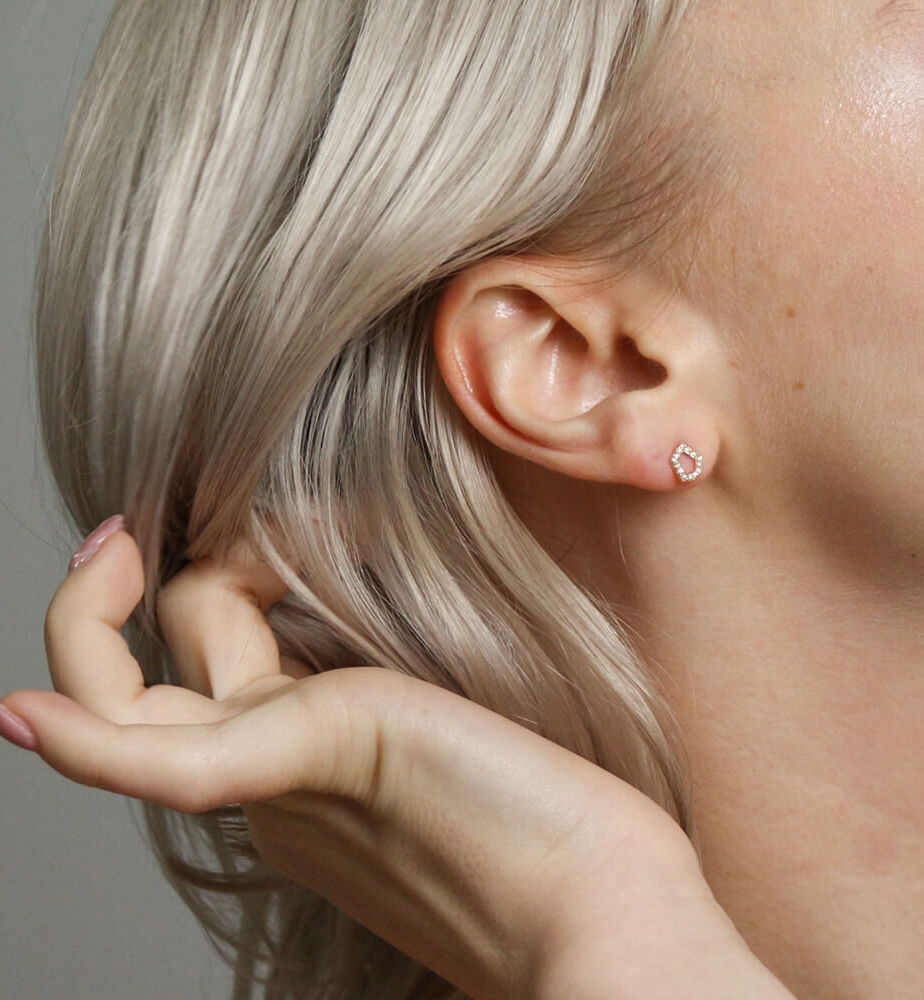  「ダイヤモンド ピアス | K10YG〈プラリネ〉〈世界最小〉」|ピアス|