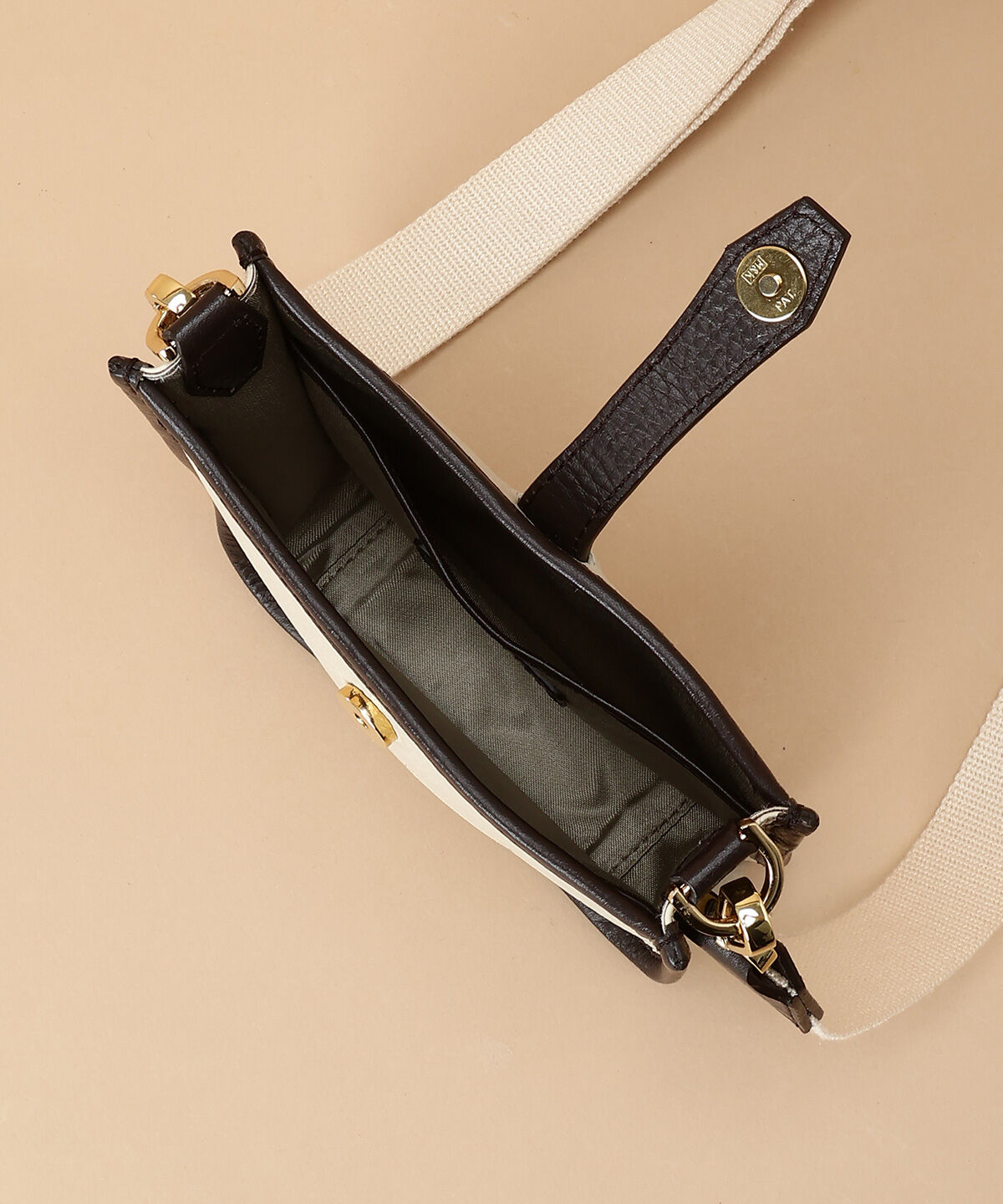 Samantha Thavasa「パンチングデザイン スクエアショルダーバッグ」|ショルダー・メッセンジャー|