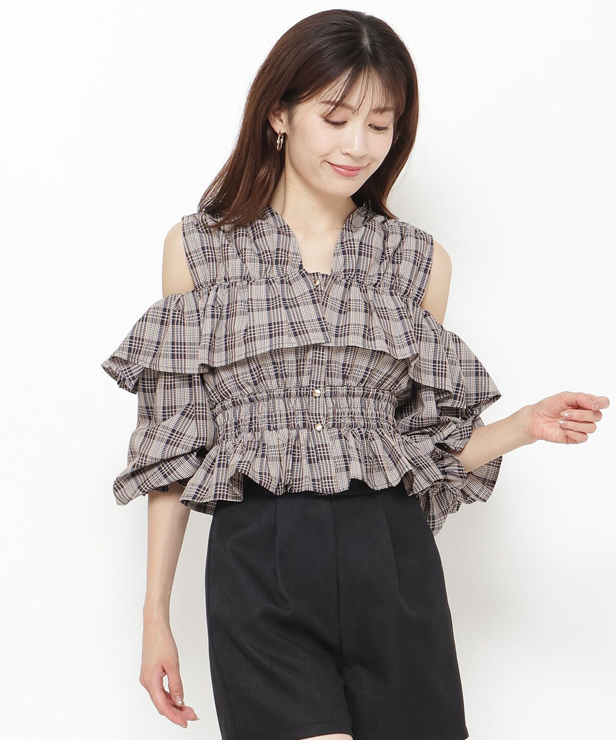 アンドクチュール「オープンショルダーチェックフリルブラウス」|シャツ・ブラウス|