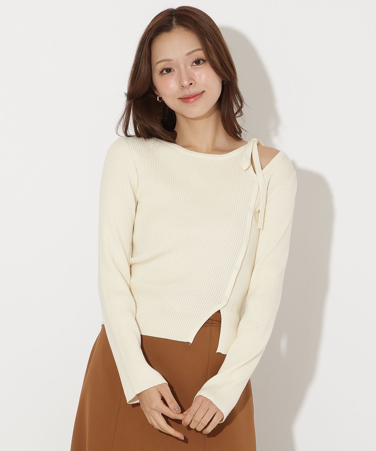 アンドクチュール「アシメリボンスリットプルオーバー」|ニット・セーター|