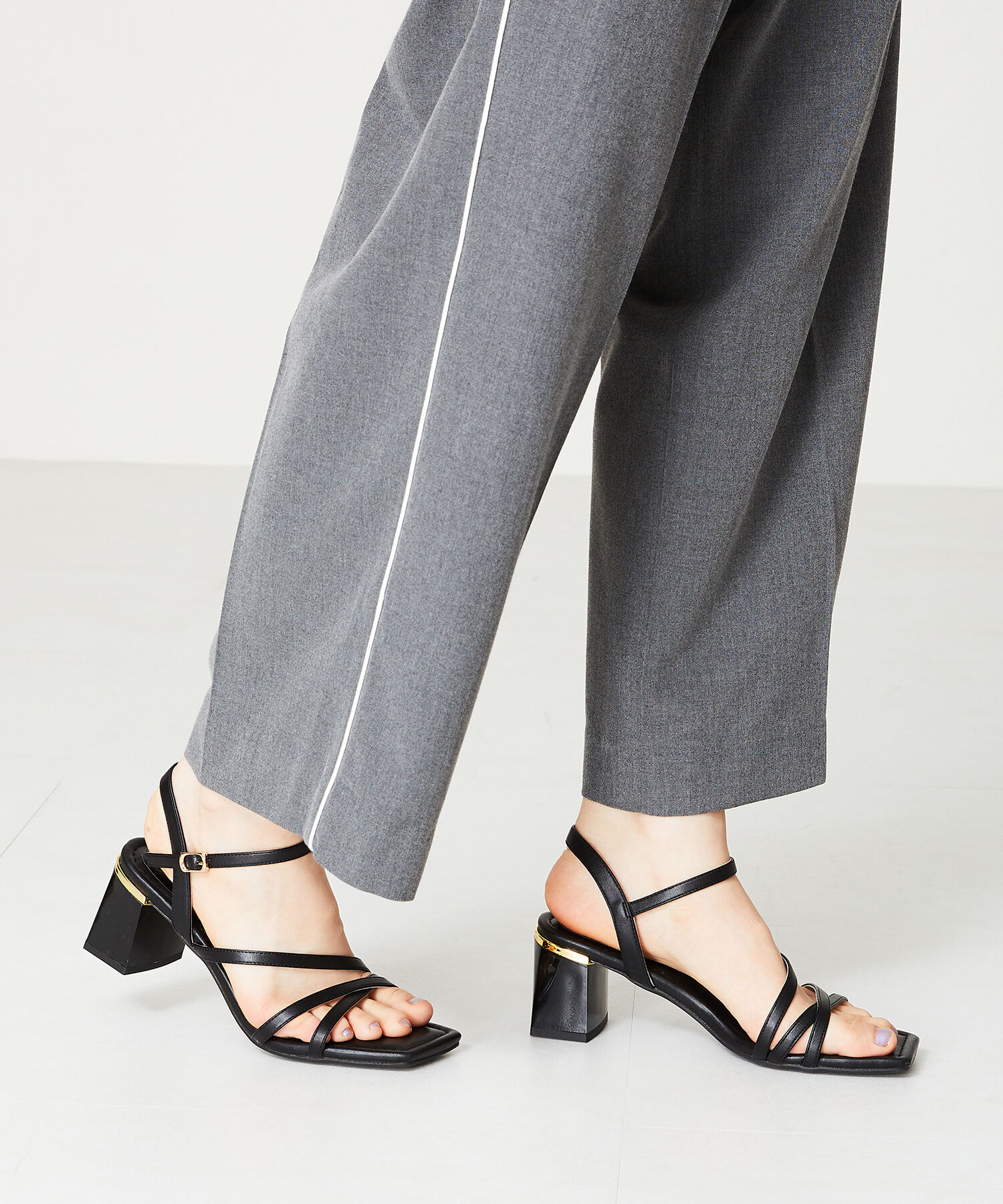 ORiental TRaffic「ナローストラップメタリックラインサンダル/41208」|サンダル|