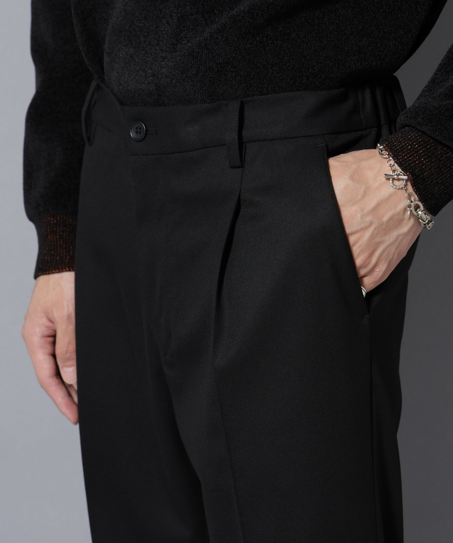 nano･universe「微起毛1タックテーパードパンツ」|チノ|