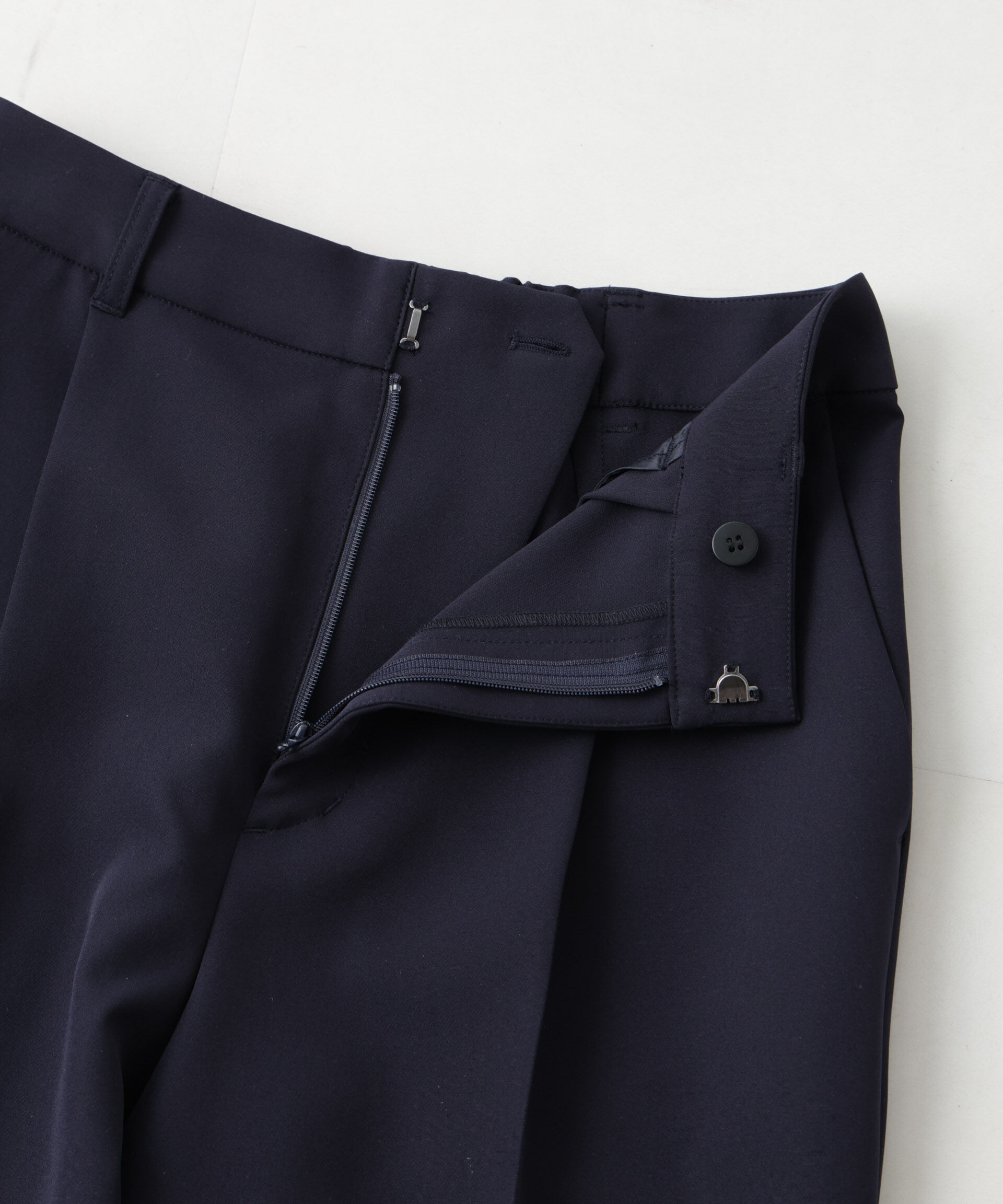 nano･universe「デイリーファンクション タックテーパードパンツ(セットアップ可)」|チノ|