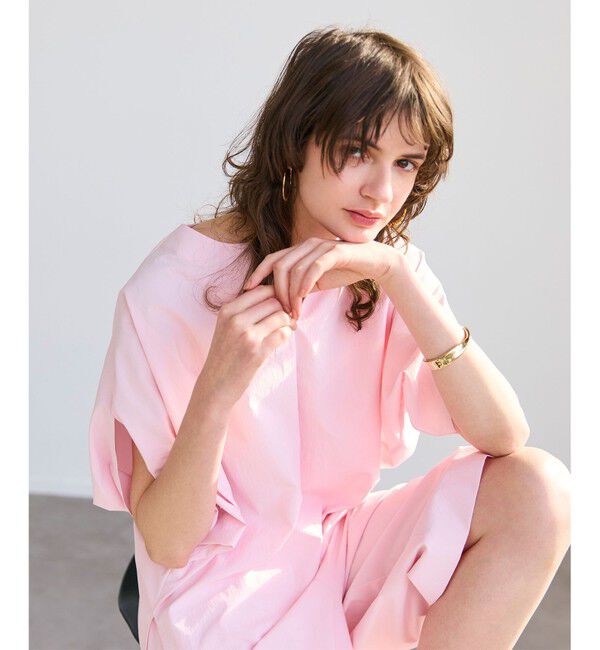 BEIGE,「【接触冷感/UVカット/洗える・BAILA 8.9月合併号掲載】YANN / Vスリットプルオーバーブラウス」|シャツ・ブラウス|Pink