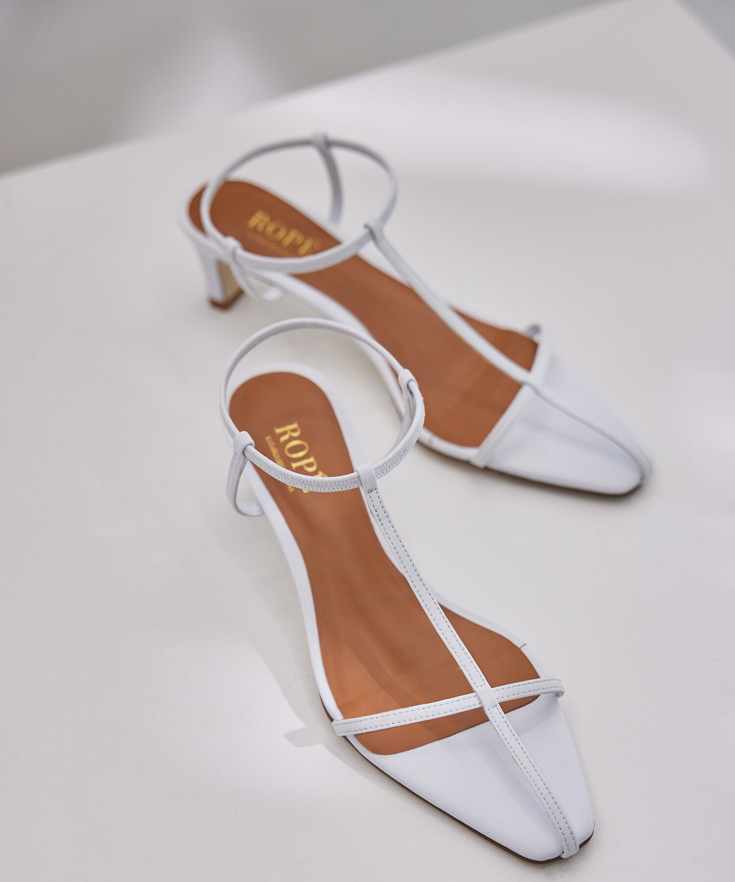 ROPE「ナロークロスストラップヒールサンダル」|サンダル|ホワイト(10)