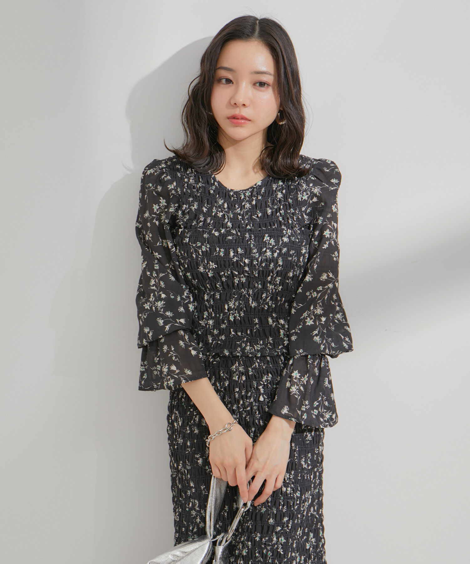 VIS「【セットアップ対応】花柄シャーリングブラウス」|シャツ・ブラウス|