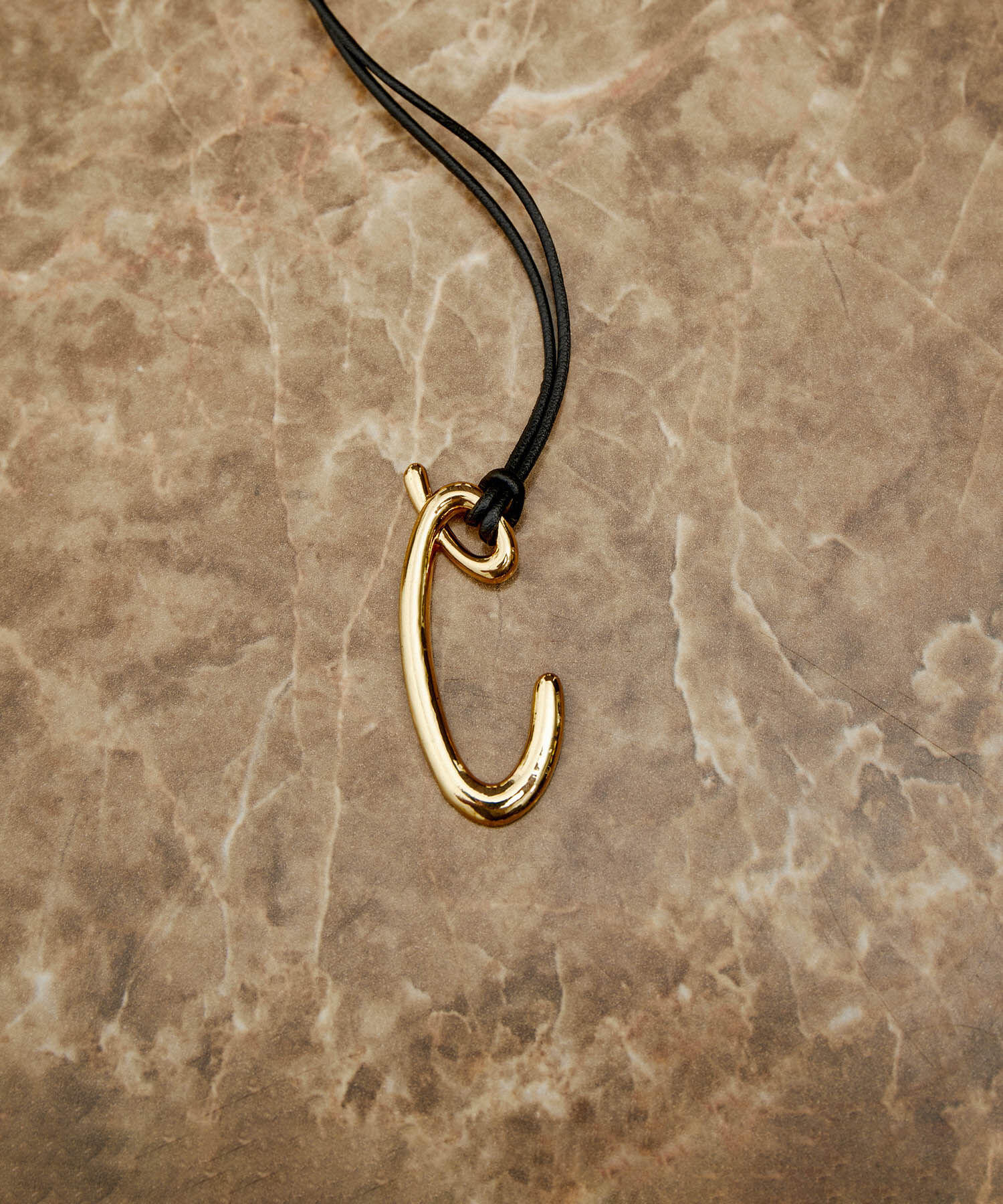 ADAM ET ROPE'「イニシャルネックレス」|ネックレス|ブラック系(03)