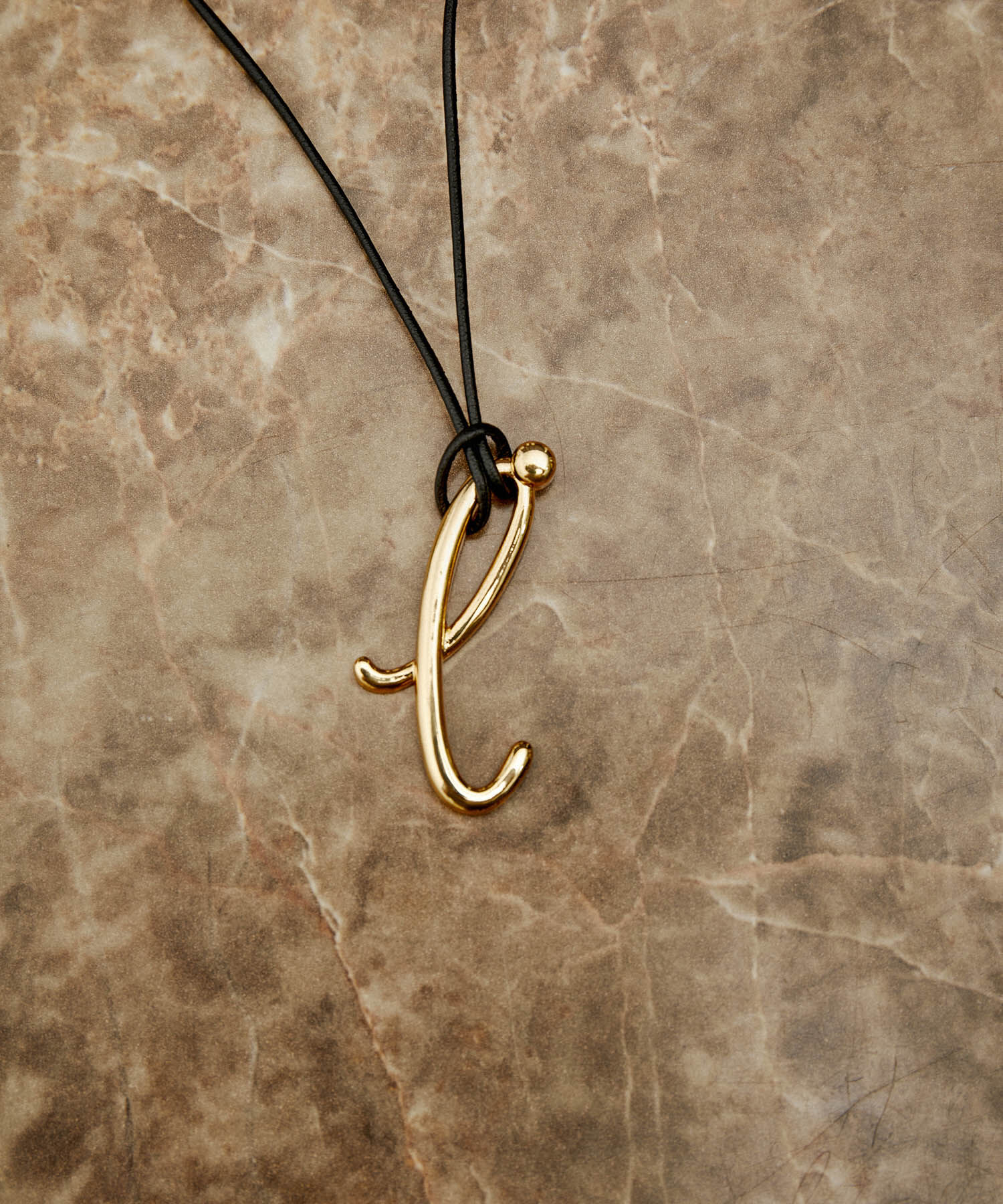 ADAM ET ROPE'「イニシャルネックレス」|ネックレス|グレー系(09)