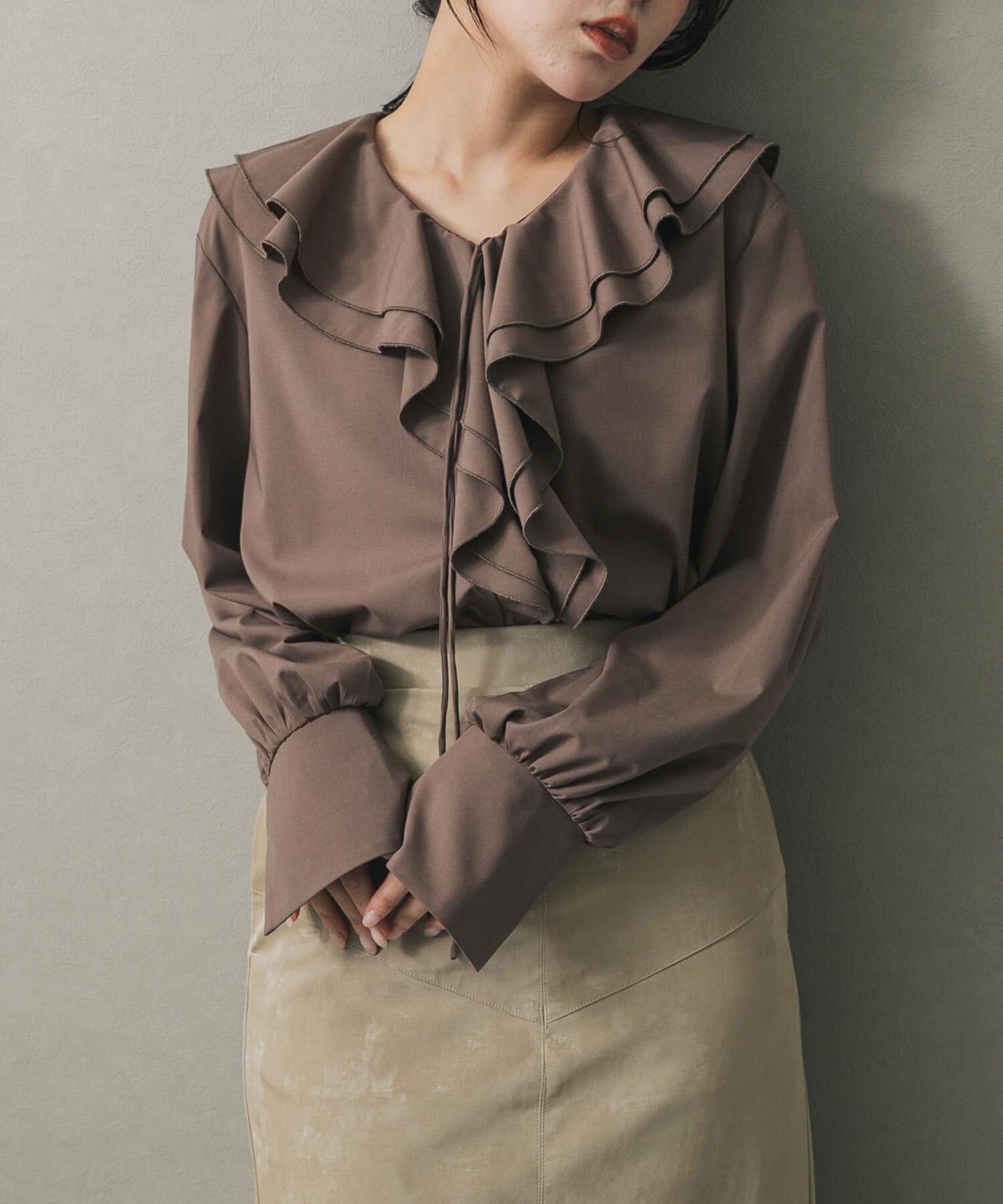 SENSE OF PLACE by URBAN RESEARCH「Vネックラッフルブラウス」|シャツ・ブラウス|モカ