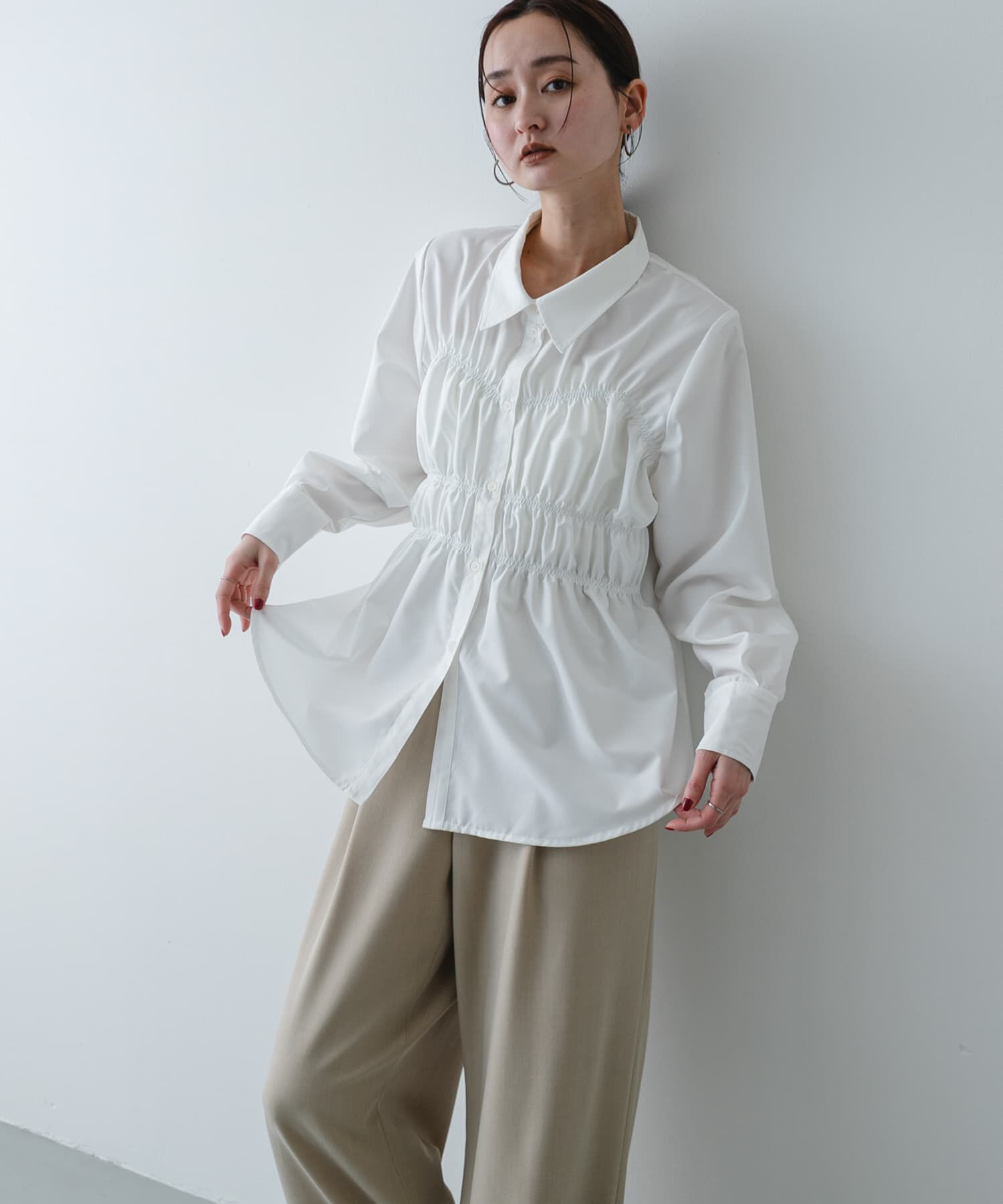 SENSE OF PLACE by URBAN RESEARCH「シャーリングデザインシャツ」|シャツ・ブラウス|オフホワイト