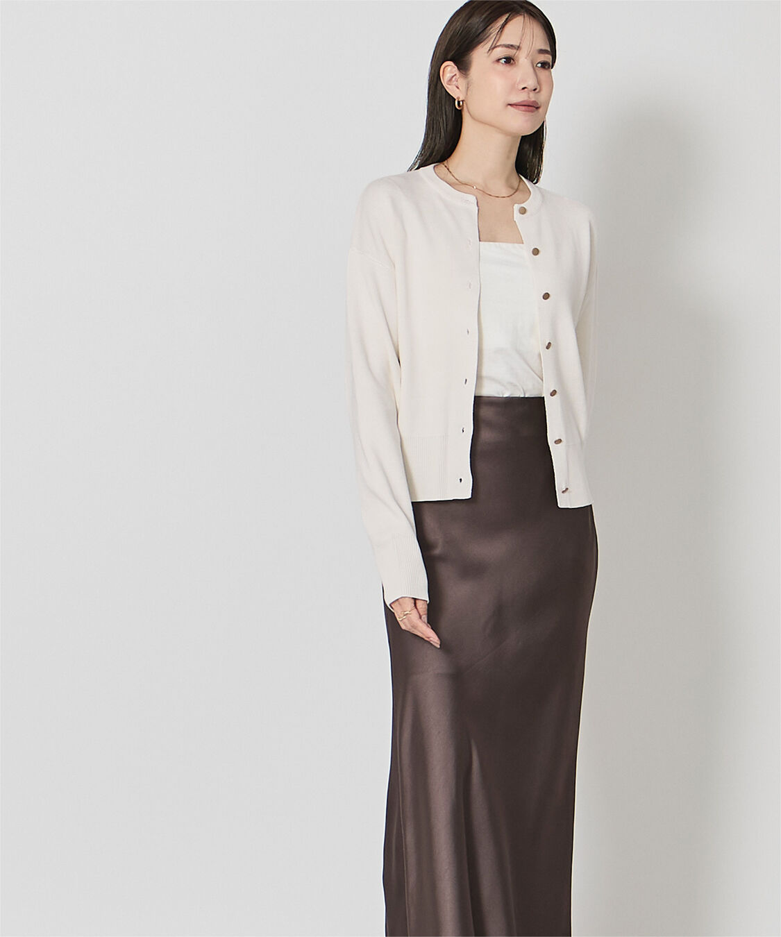 ur's「マット釦クルーネックニットカーディガン」|カーディガン|