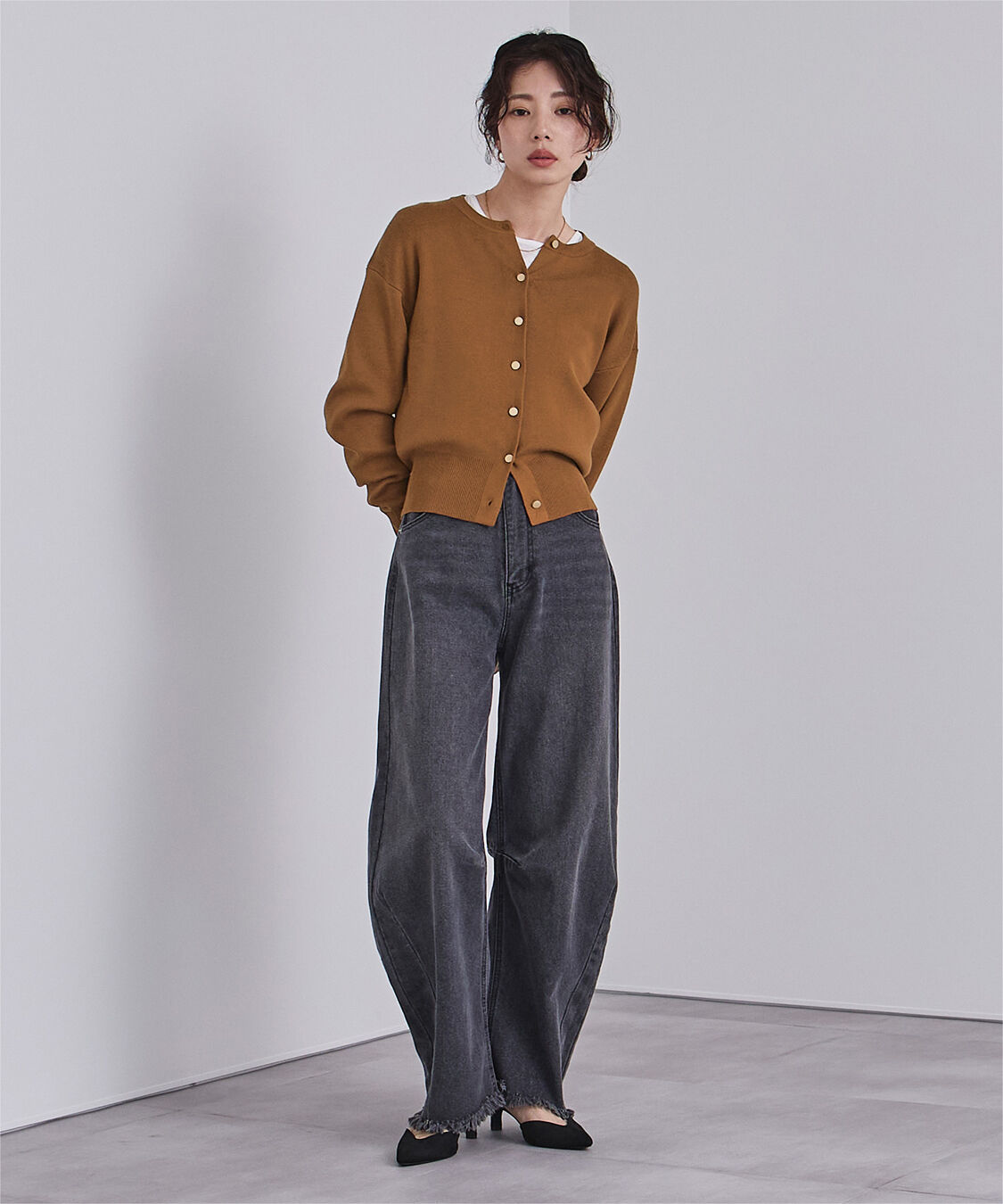 ur's「マット釦クルーネックニットカーディガン」|カーディガン|