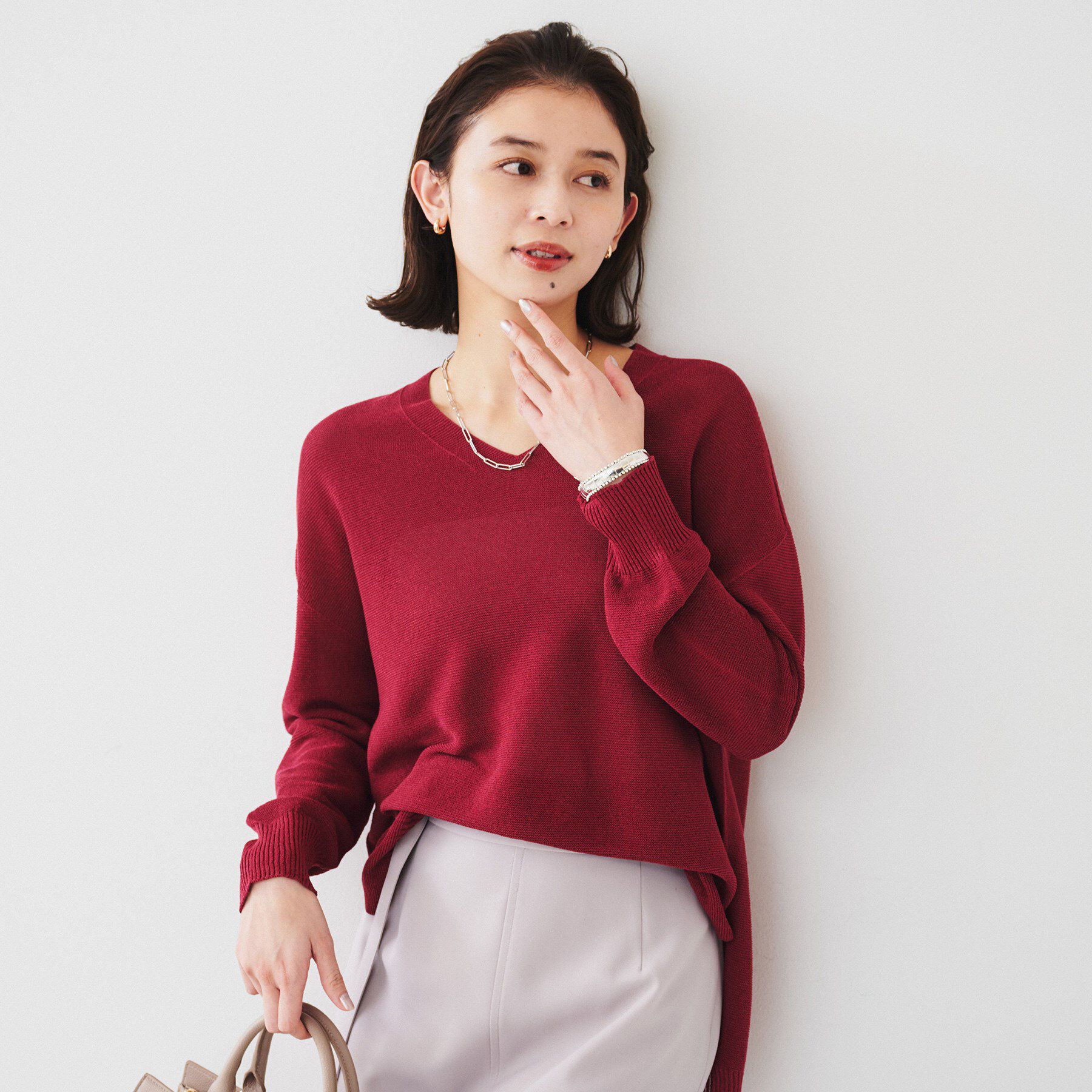 UNTITLED「【体型カバー/清涼感】サイドスリット Vネックニット」|ニット・セーター|