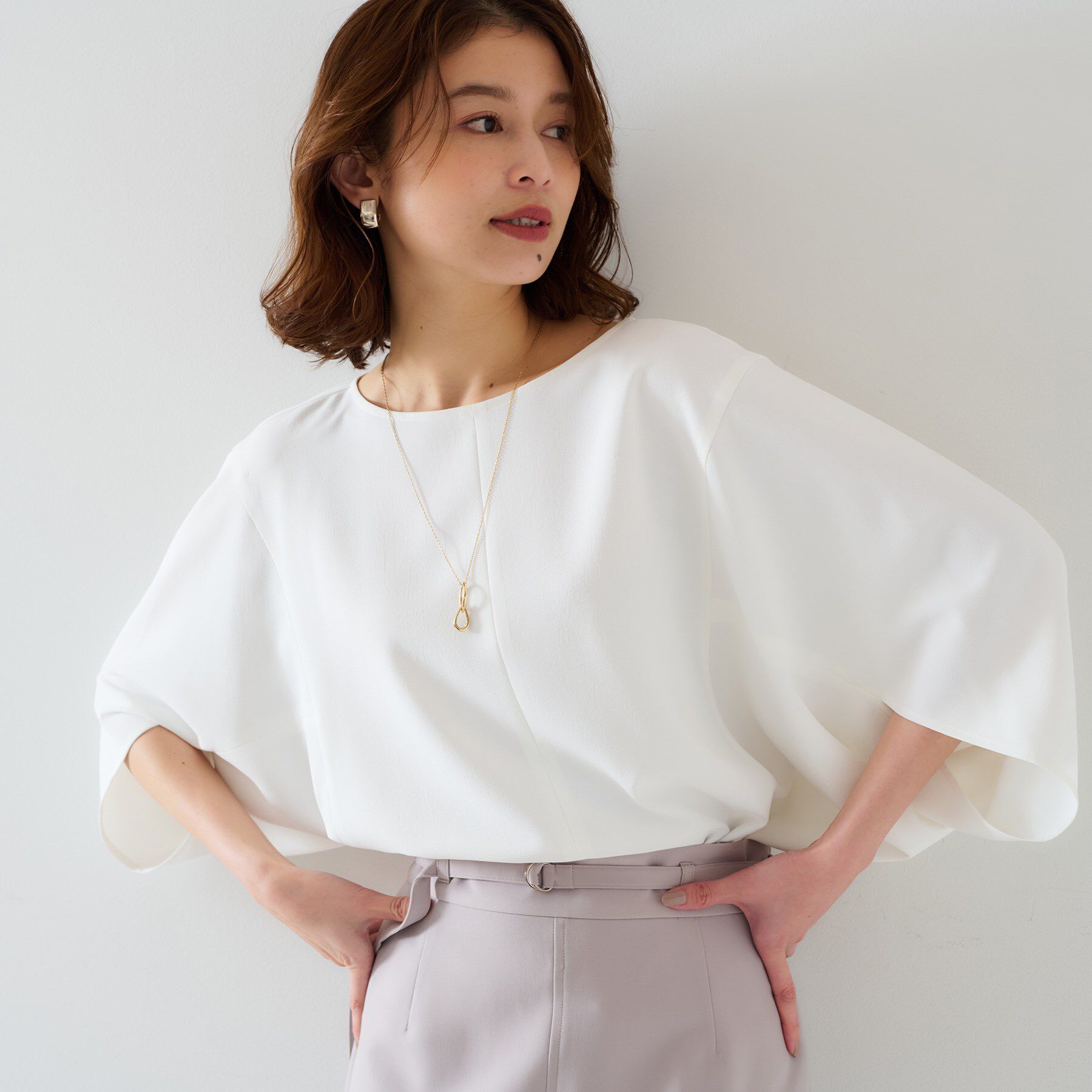 UNTITLED「【セットアップ可/接触冷感/イージーケア/体型カバー】リラクミスト モモンガブラウス」|シャツ・ブラウス|