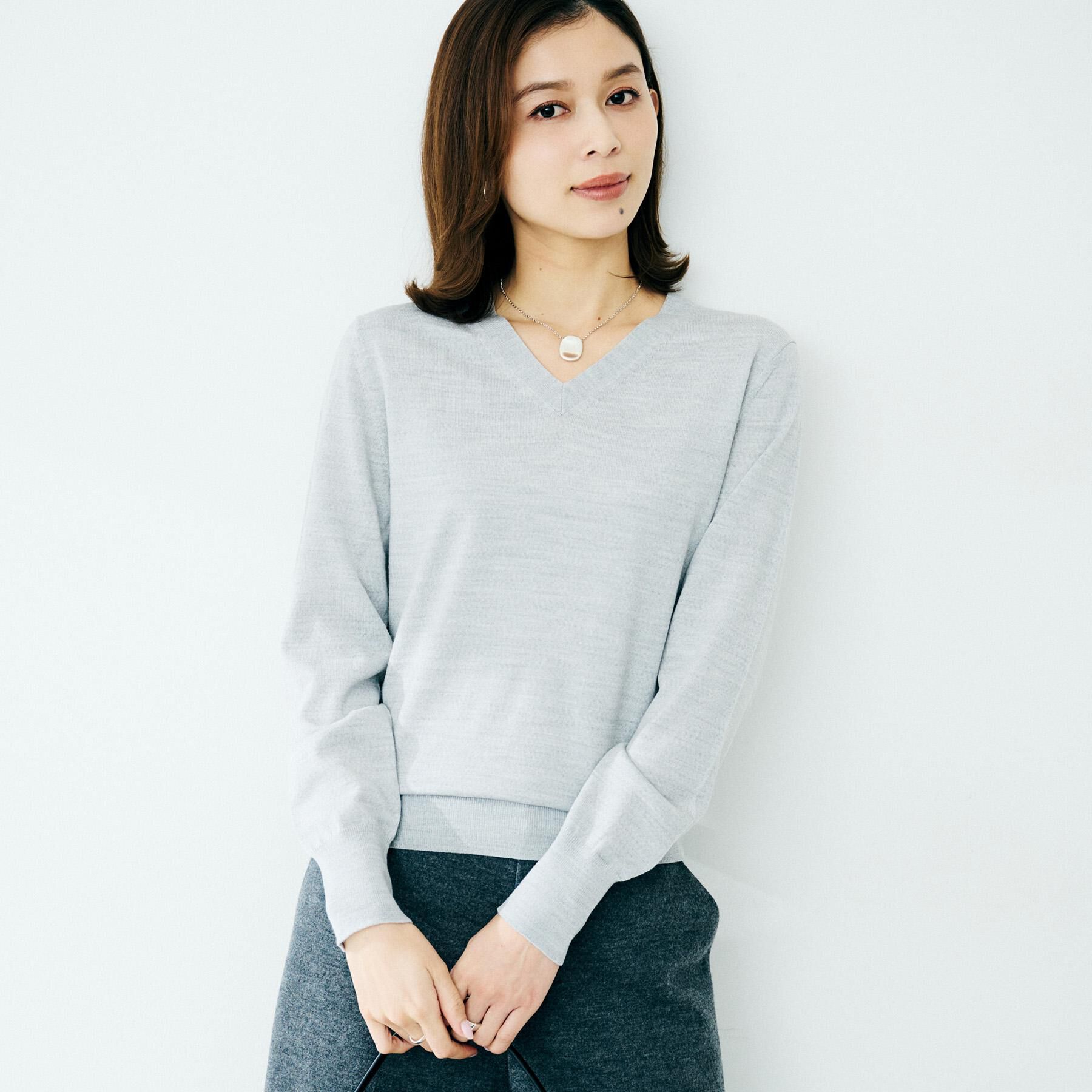 UNTITLED「【洗える/ウール100%】Vネックウールニット」|ニット・セーター|