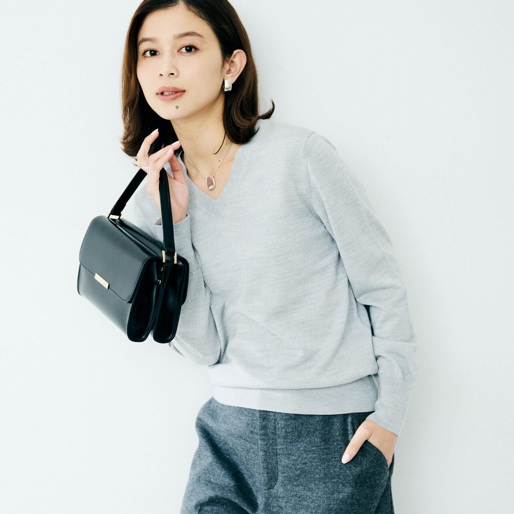 UNTITLED「【洗える/ウール100%】Vネックウールニット」|ニット・セーター|ライトグレー(011