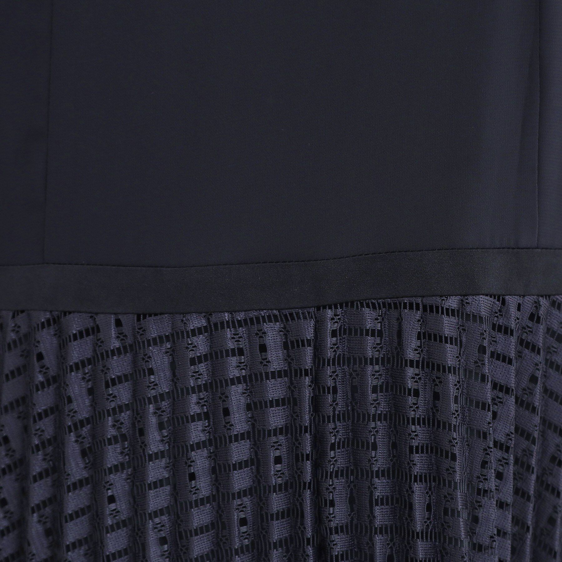 Reflect「【お仕事に◎】シフォン&times;幾何柄レースプリーツワンピース」|ワンピース|